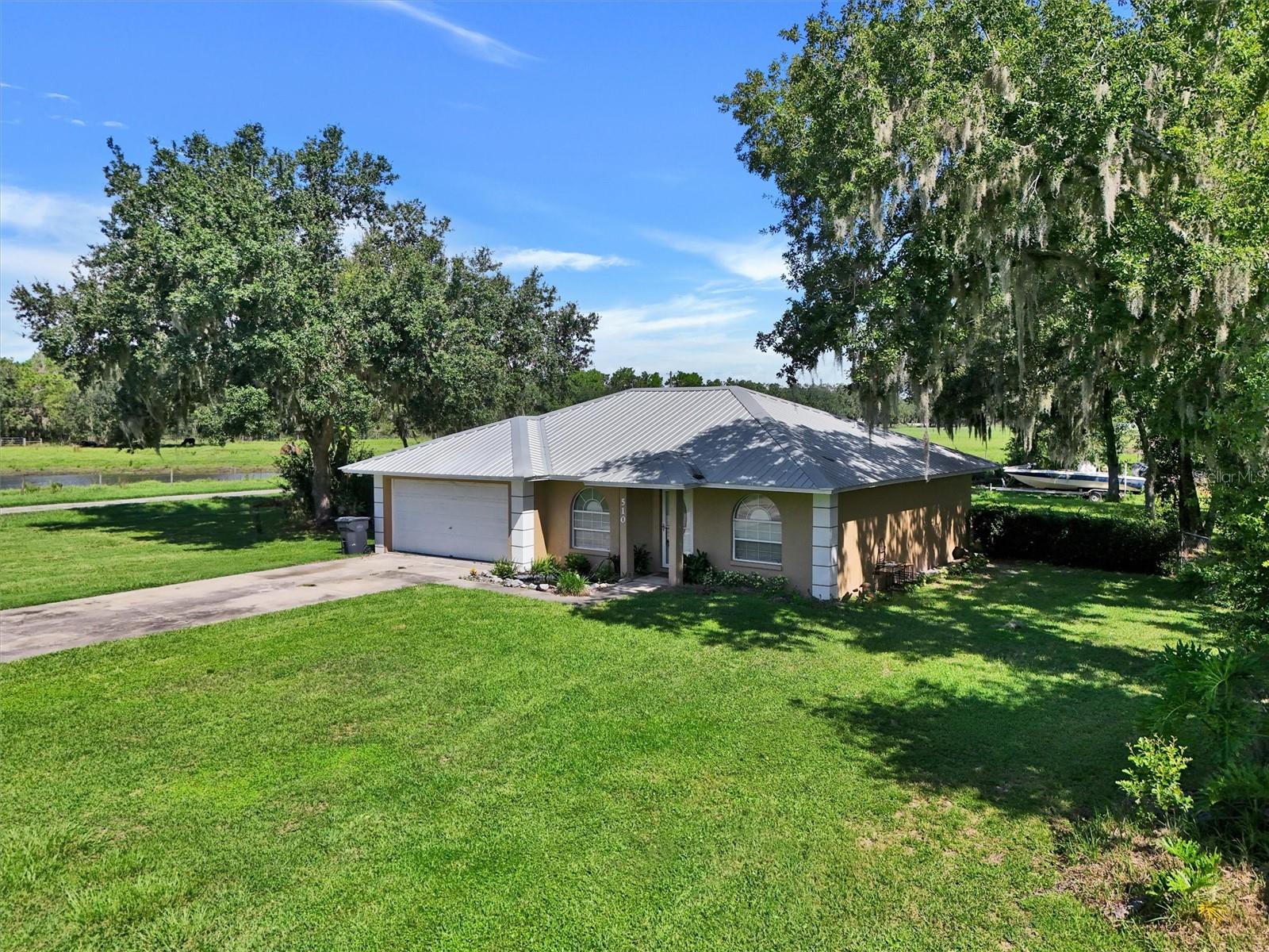 510 CLOVERLEAF DR — photo 2