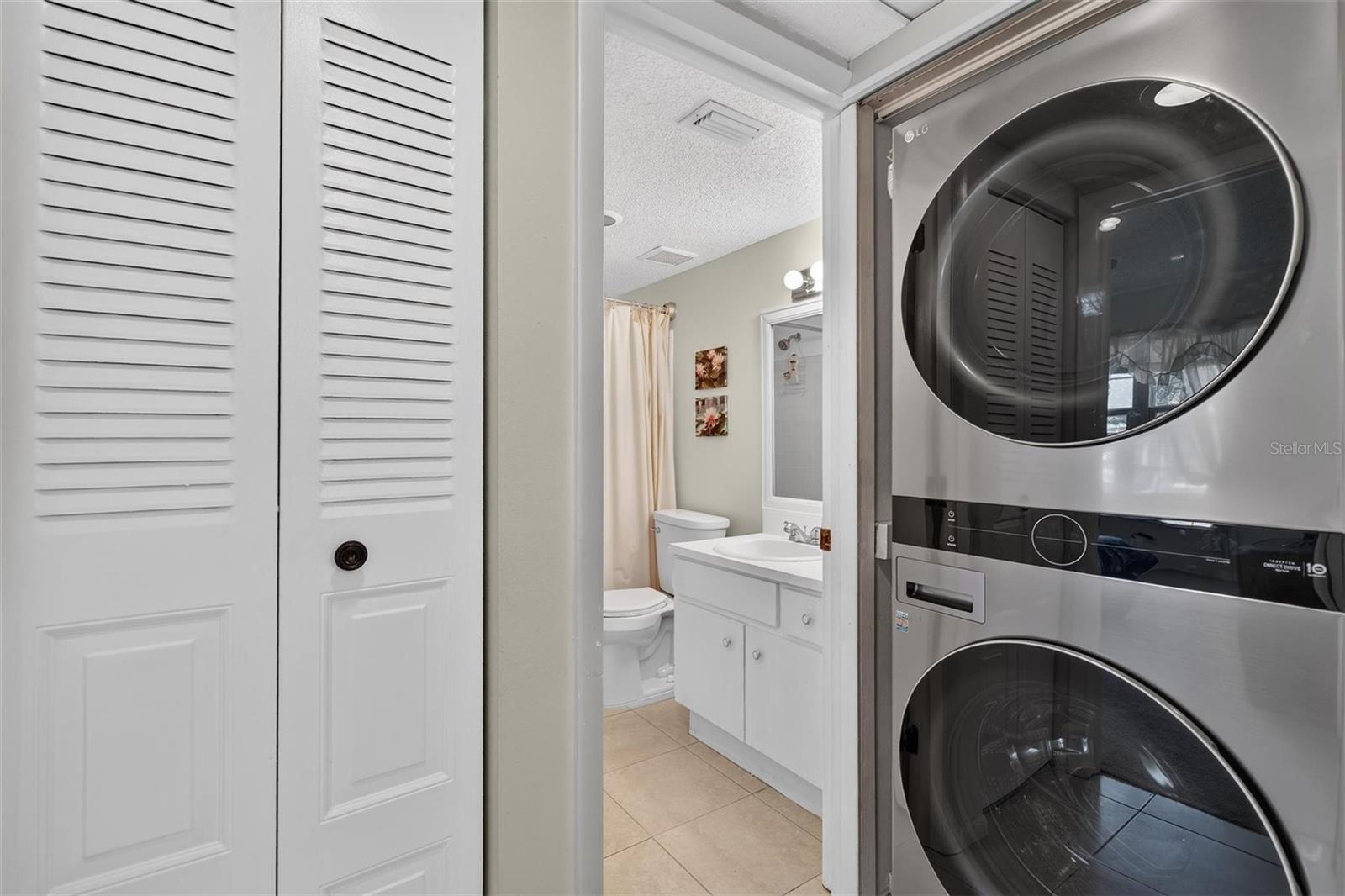 11130 CARRIAGE HILL DR #6 — photo 24