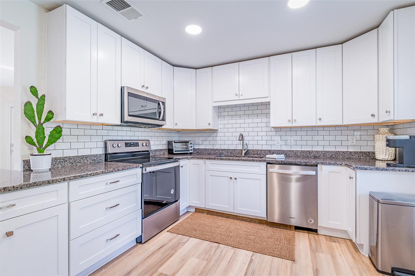 1344 SPRINGDALE ST — photo 13