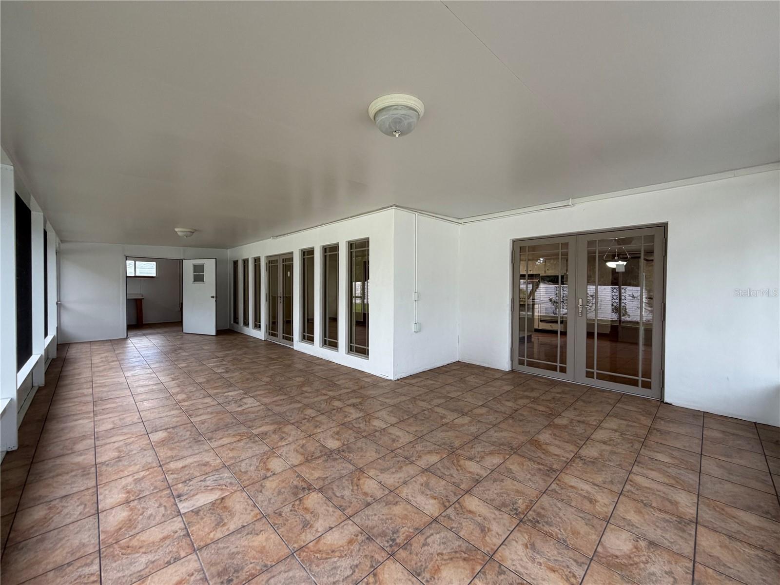 1818 DANBURY DR — photo 24