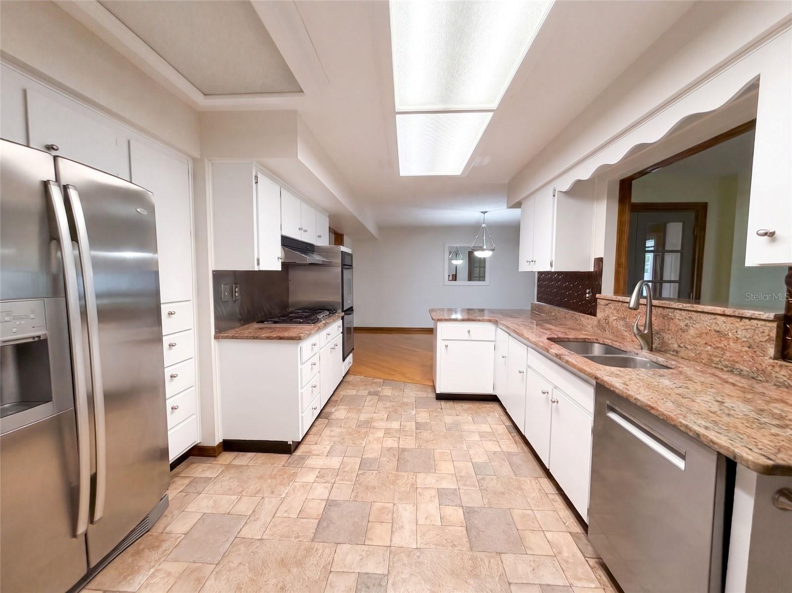 1818 DANBURY DR — photo 11