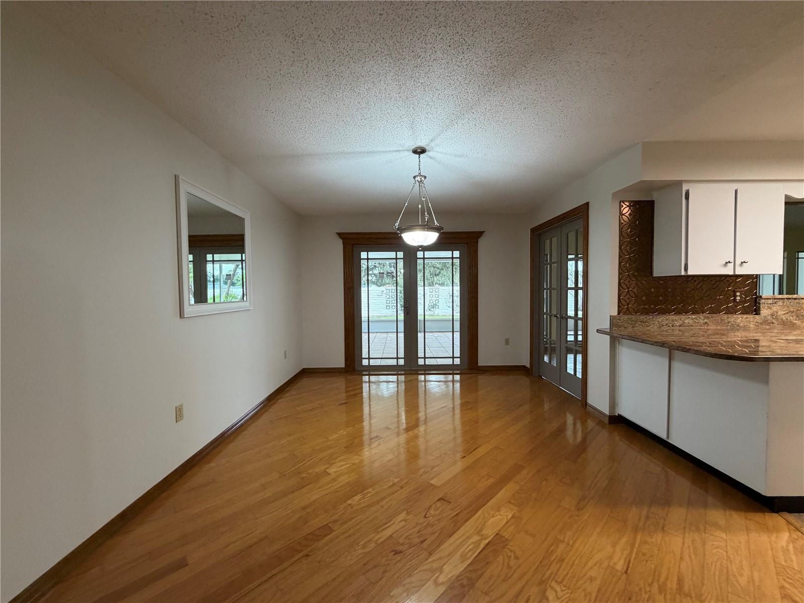 1818 DANBURY DR — photo 8