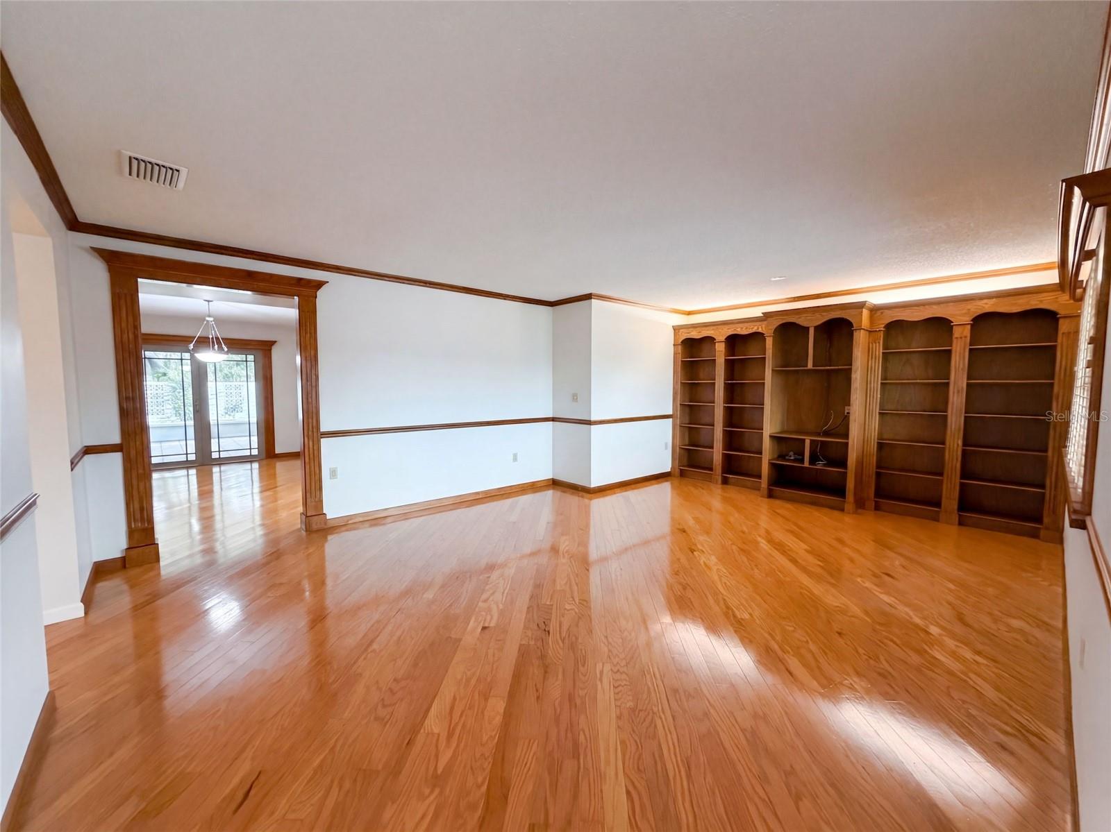 1818 DANBURY DR — photo 3