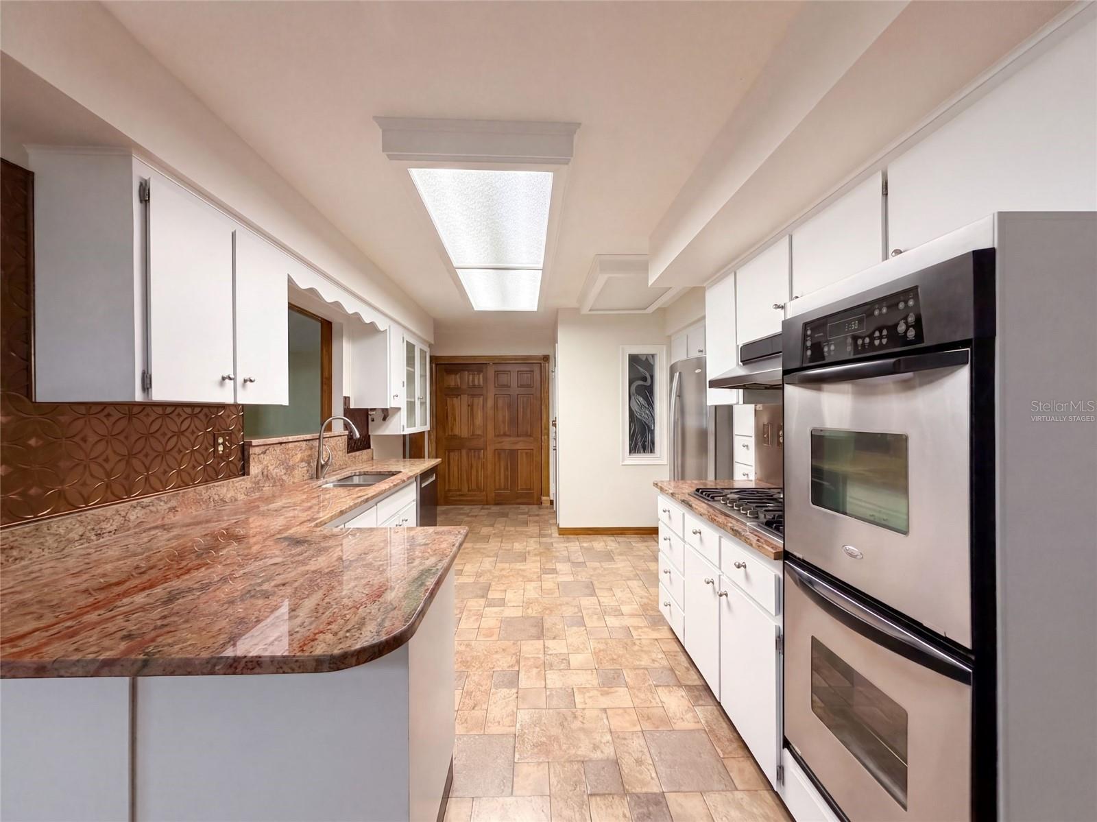 1818 DANBURY DR — photo 2