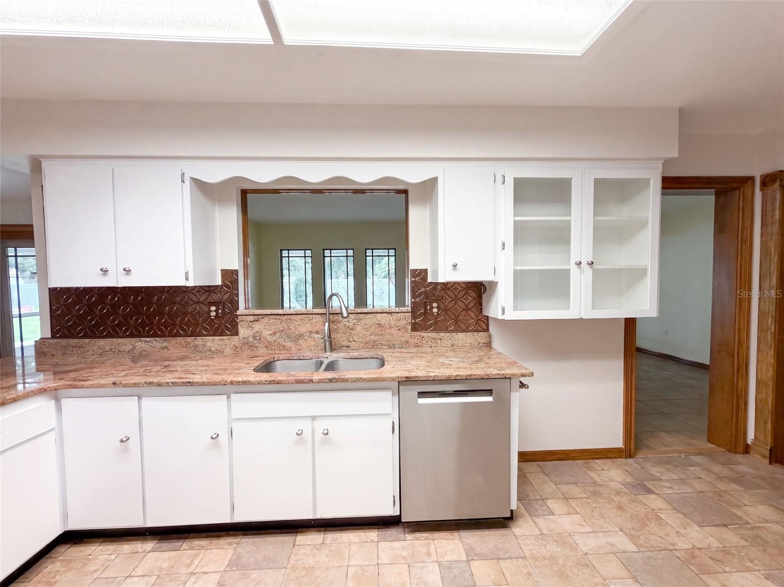 1818 DANBURY DR — photo 10