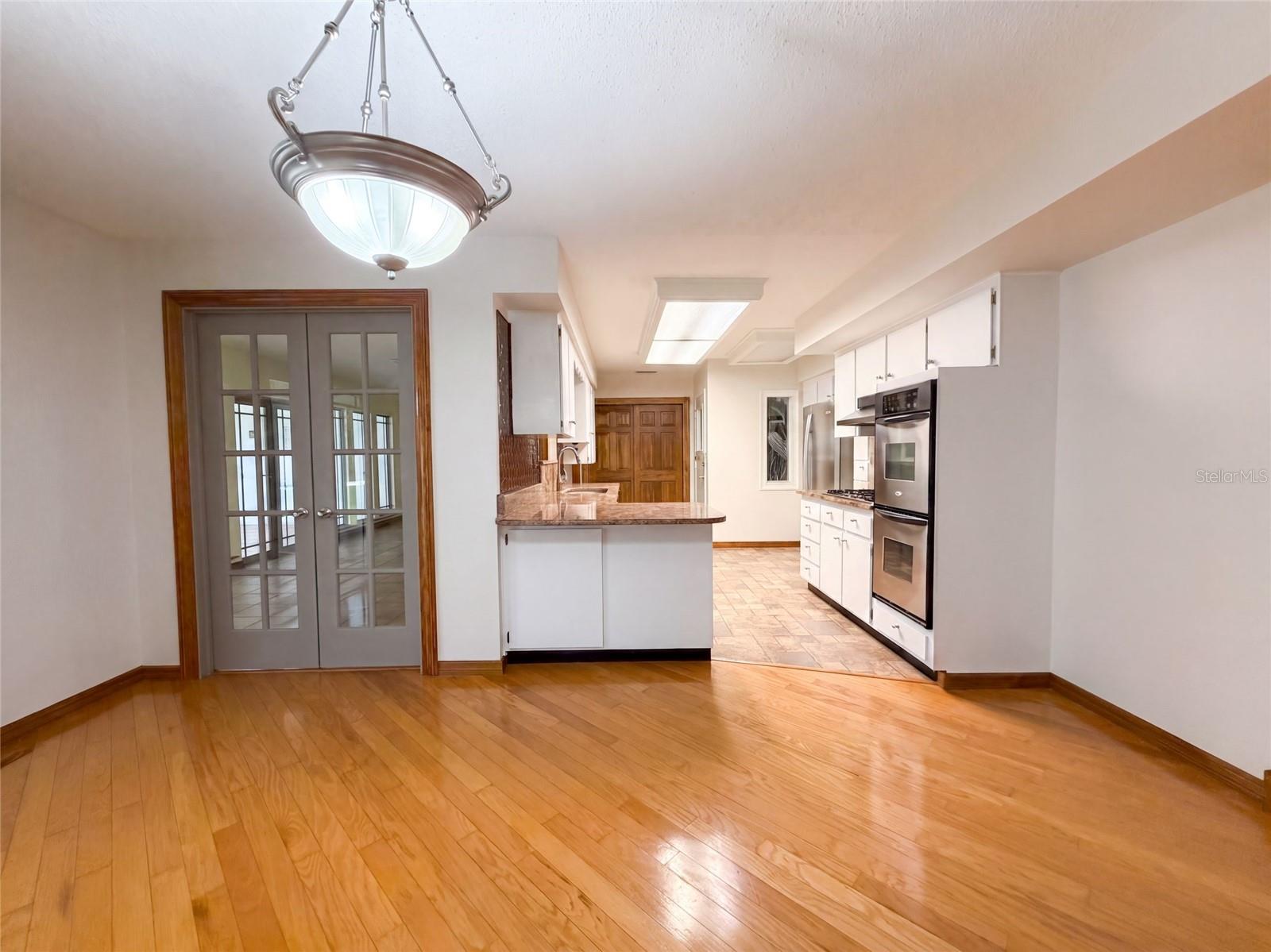 1818 DANBURY DR — photo 9