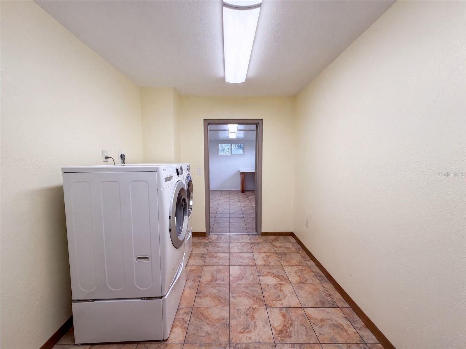 1818 DANBURY DR — photo 20