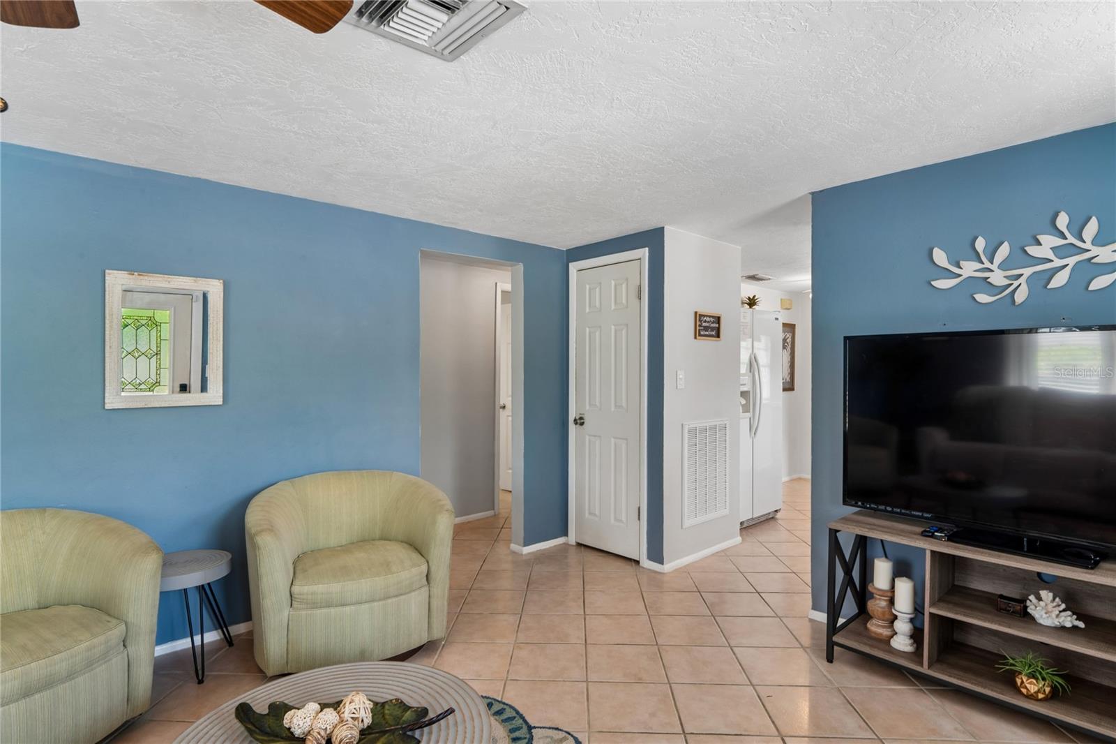 223 N WALTON AVE — photo 4