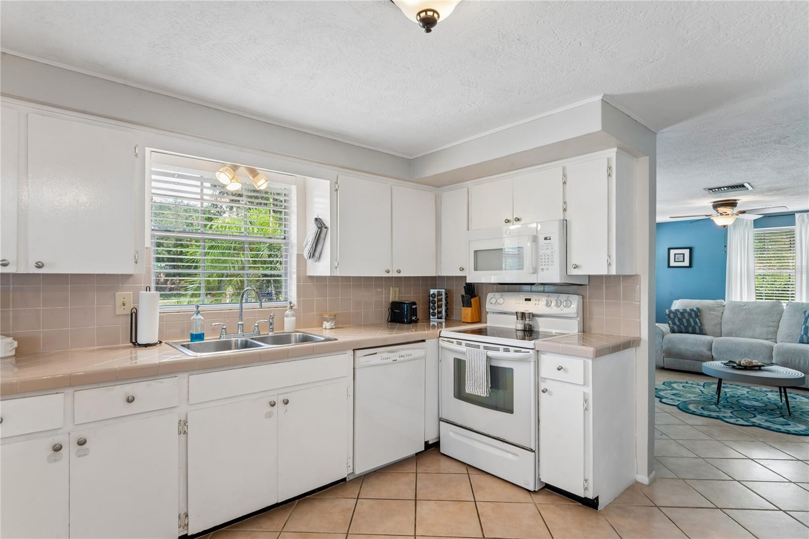 223 N WALTON AVE — photo 45