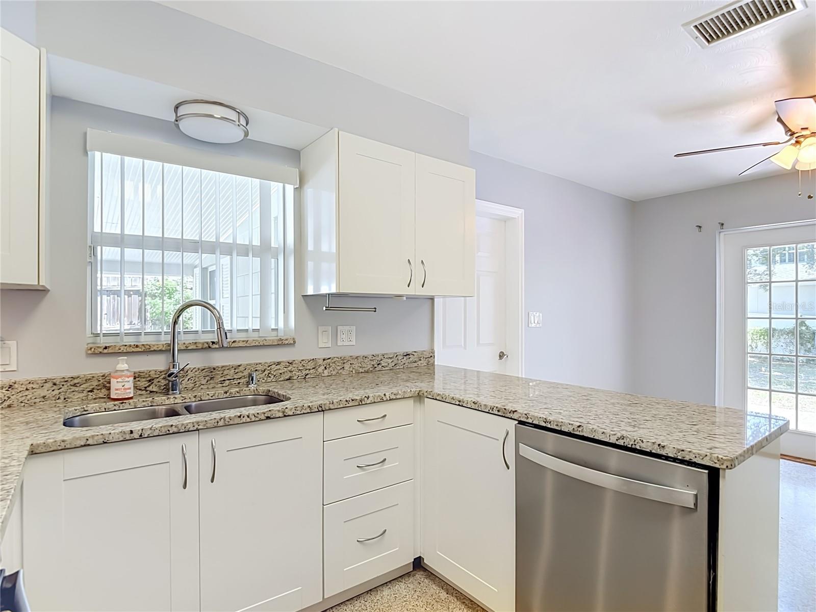 3022 W FAIR OAKS AVE — photo 17