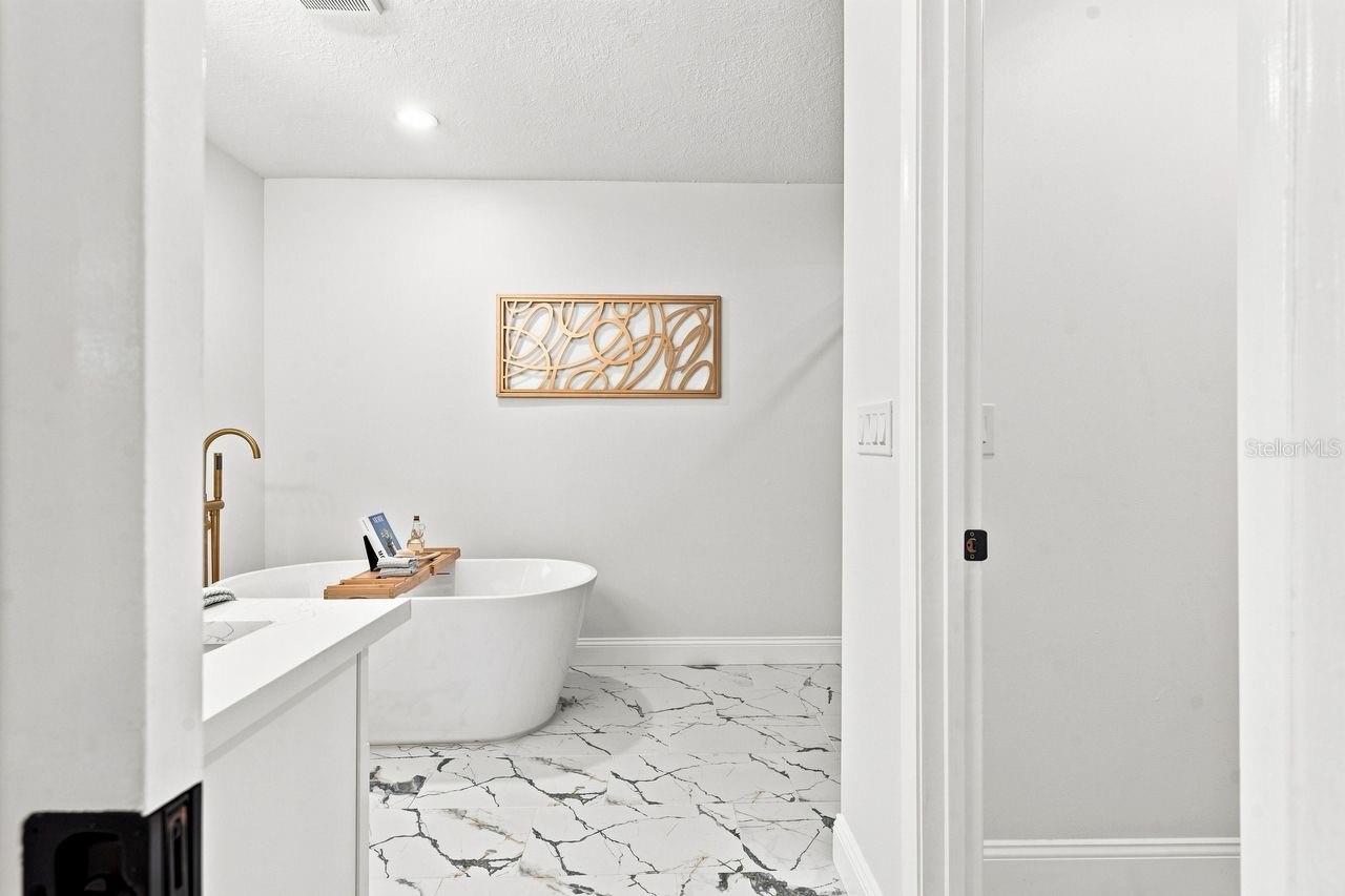 212 GIOTTO DR — photo 28