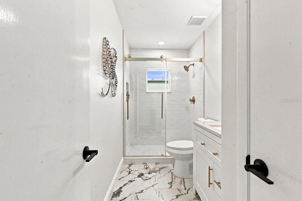 212 GIOTTO DR — photo 33