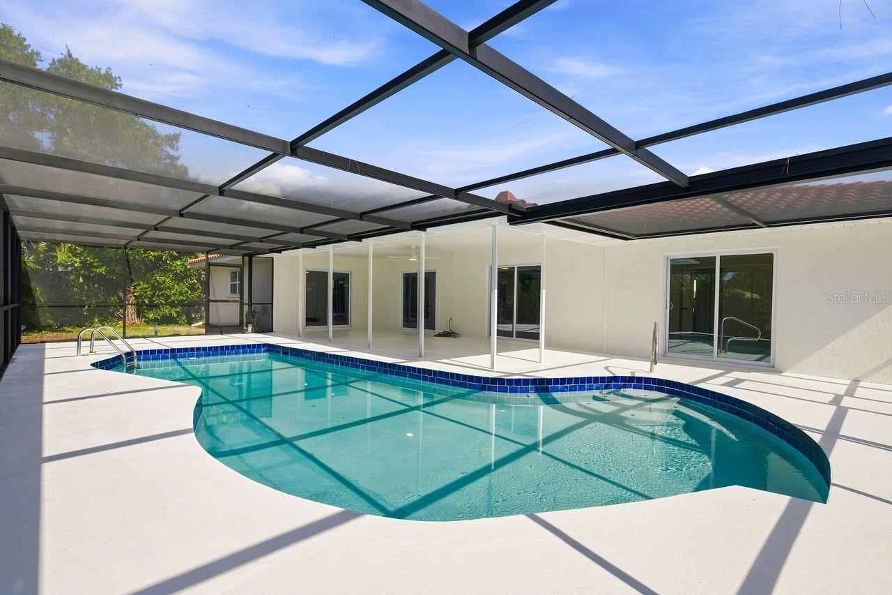 212 GIOTTO DR — photo 37