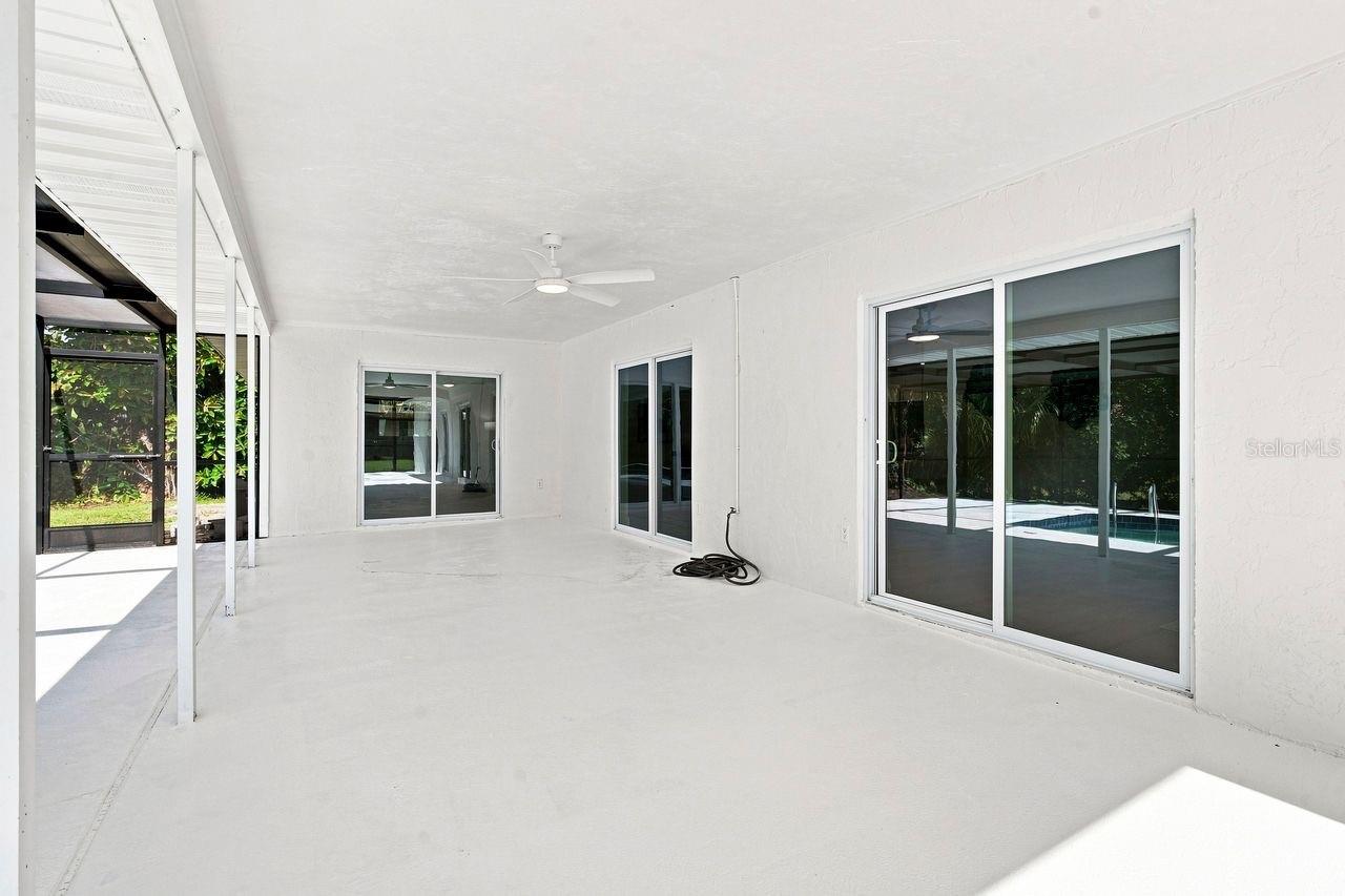 212 GIOTTO DR — photo 36