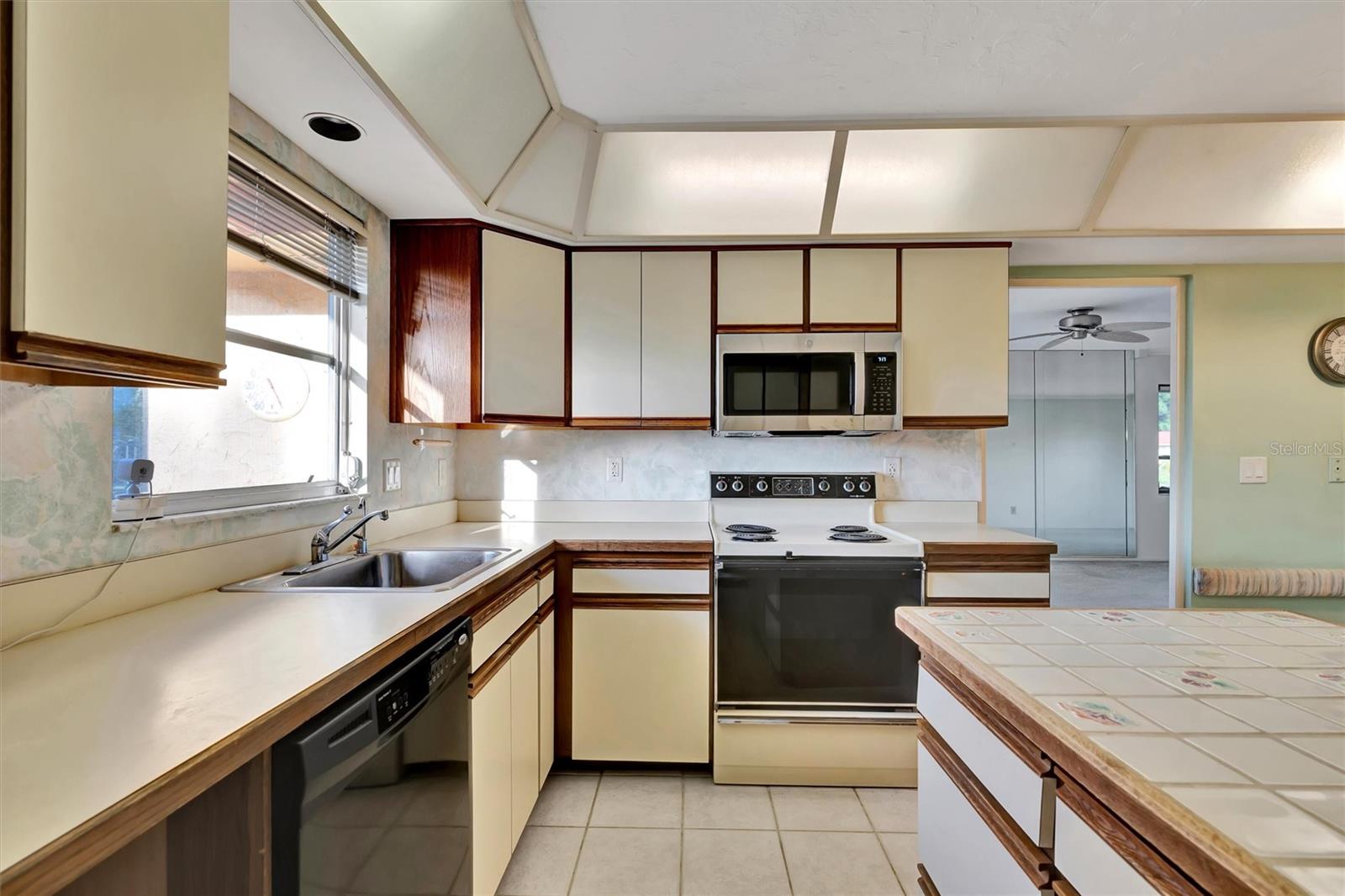 4096 EL DORADO CV — photo 34