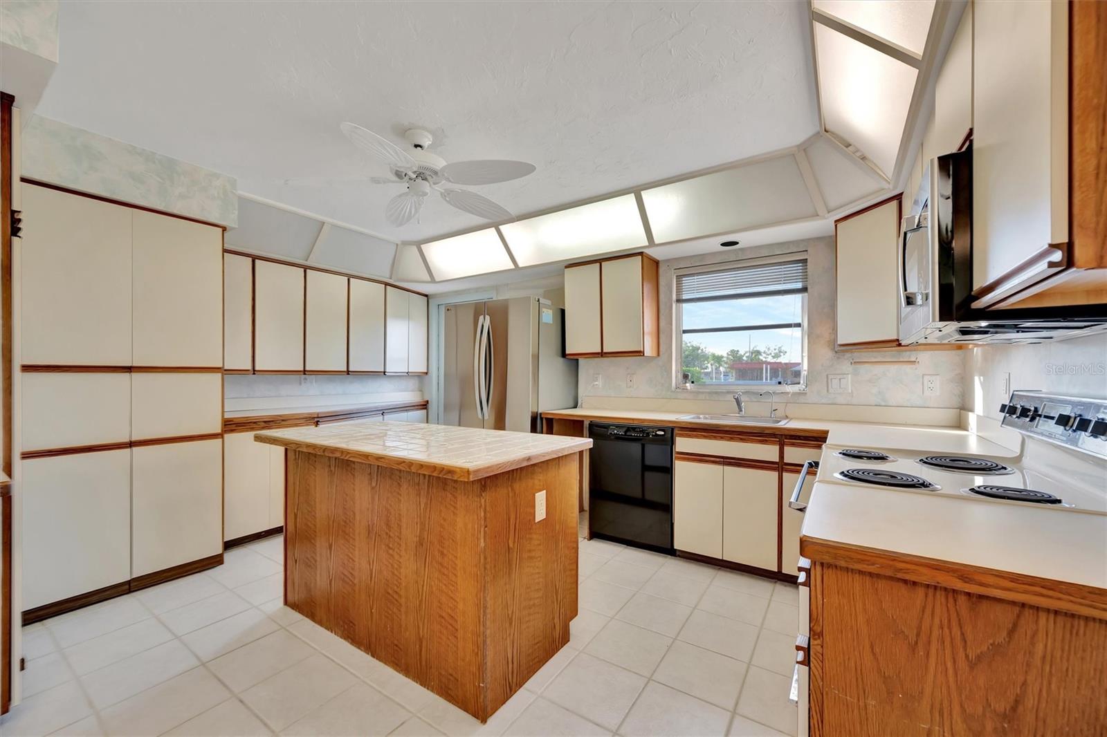 4096 EL DORADO CV — photo 36