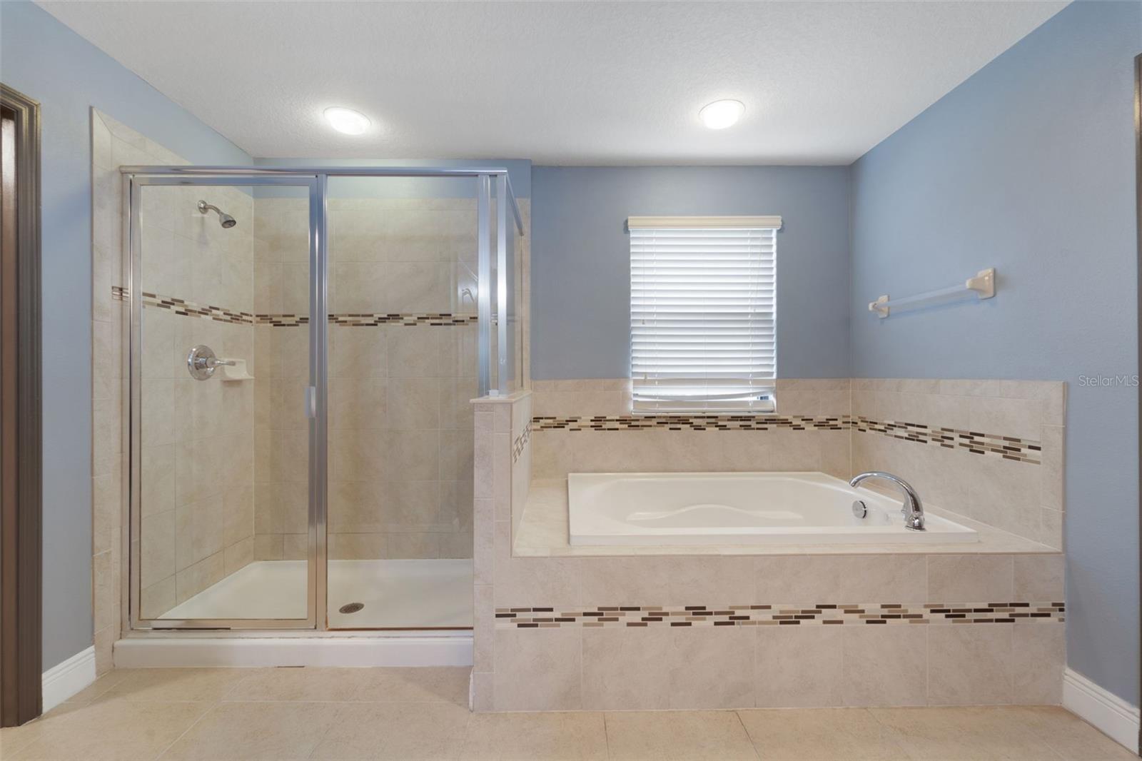 11006 TAHITI ISLE LN — photo 34