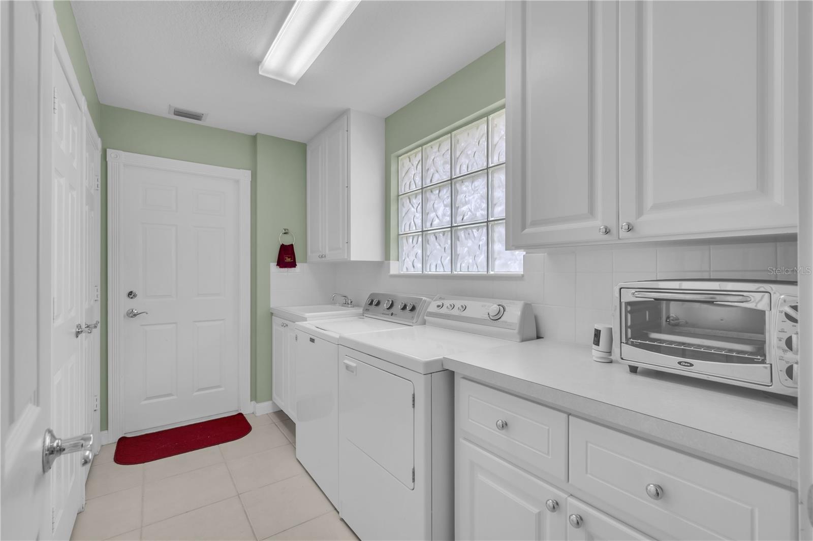 8012 CAMMINARE DR — photo 33