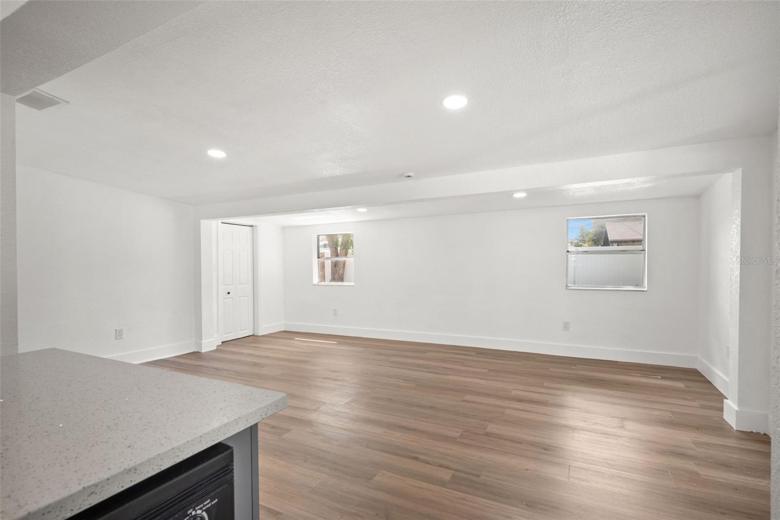 9596 GROVELAND ST — photo 11