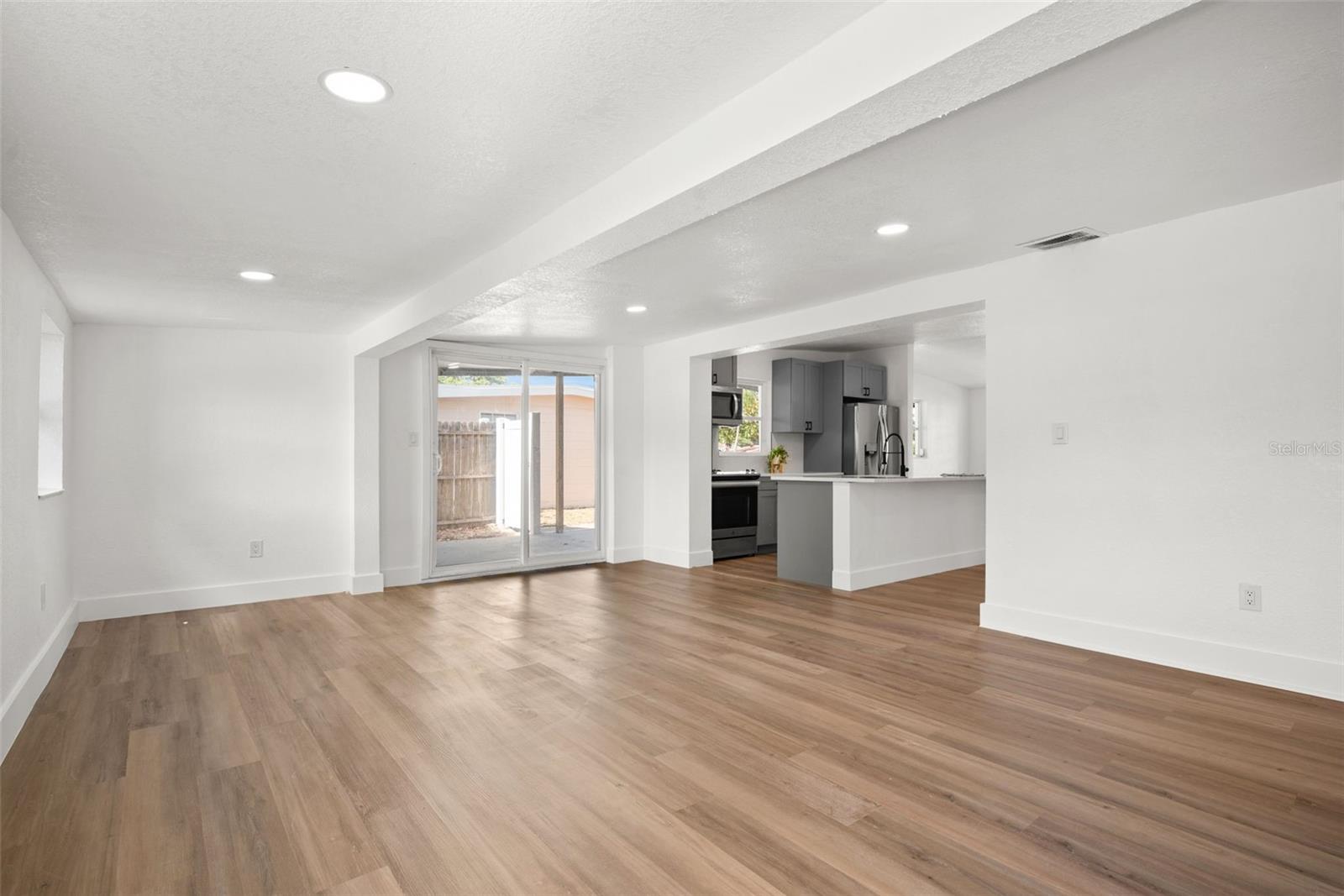 9596 GROVELAND ST — photo 15