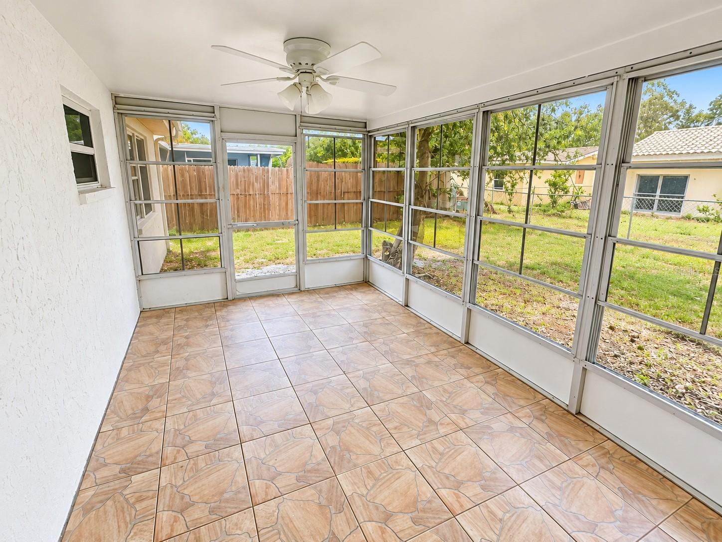 4033 NEWCASTLE DR — photo 10