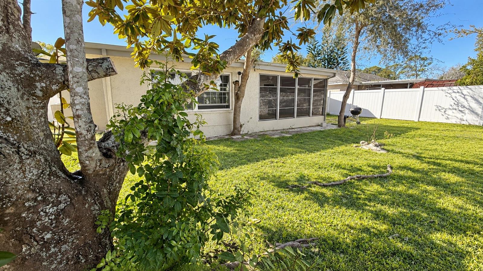 4033 NEWCASTLE DR — photo 12