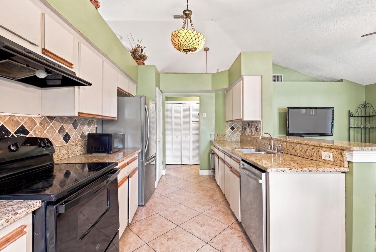207 LIMONA RD — photo 15