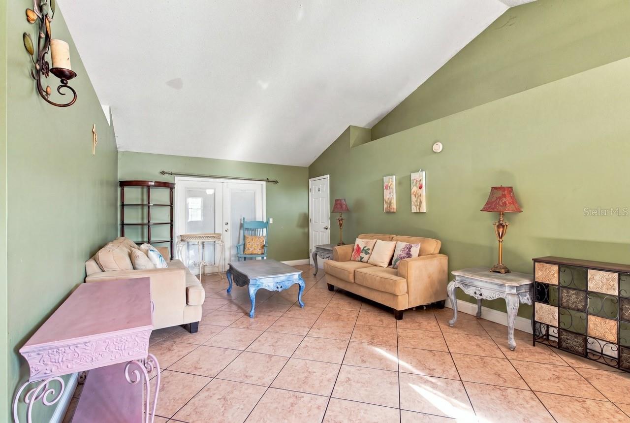 207 LIMONA RD — photo 7