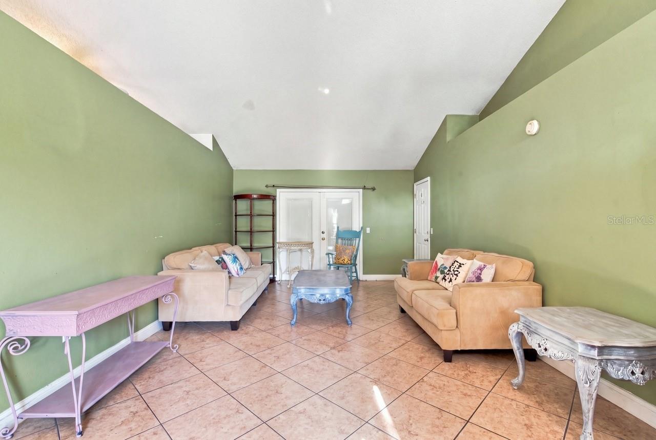 207 LIMONA RD — photo 9