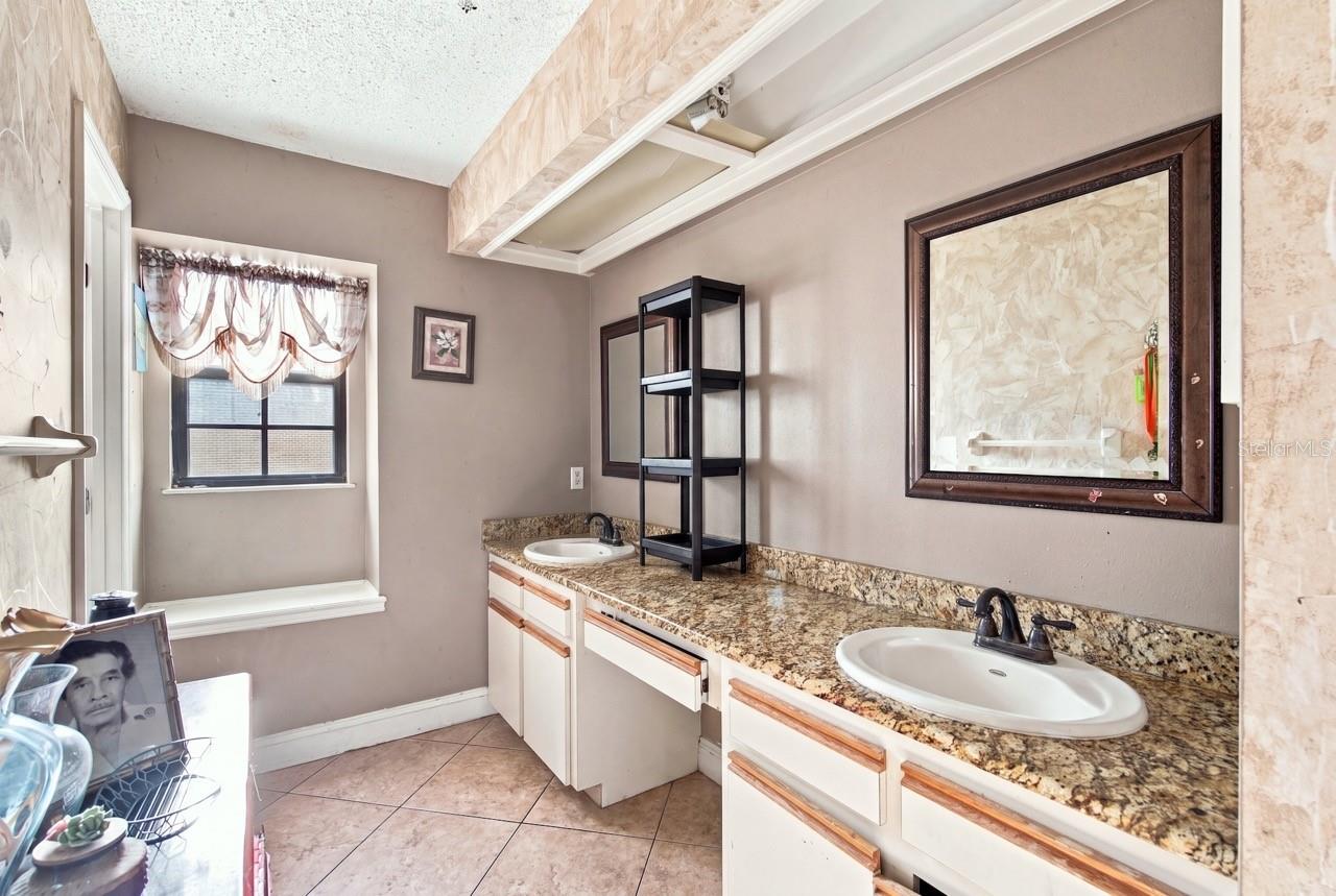 207 LIMONA RD — photo 25