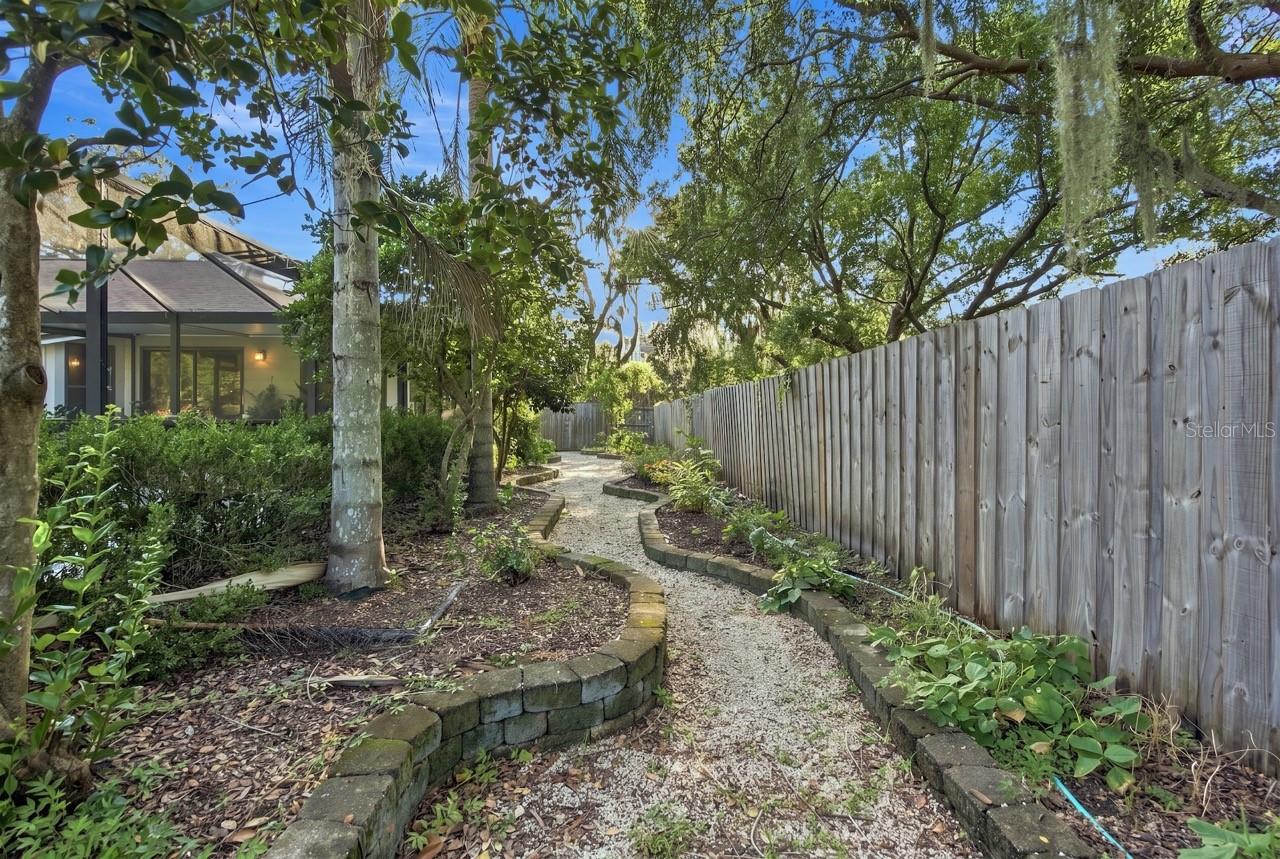 207 LIMONA RD — photo 38