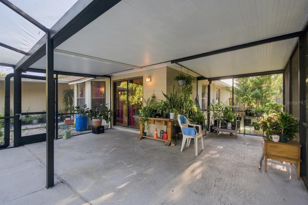 207 LIMONA RD — photo 3