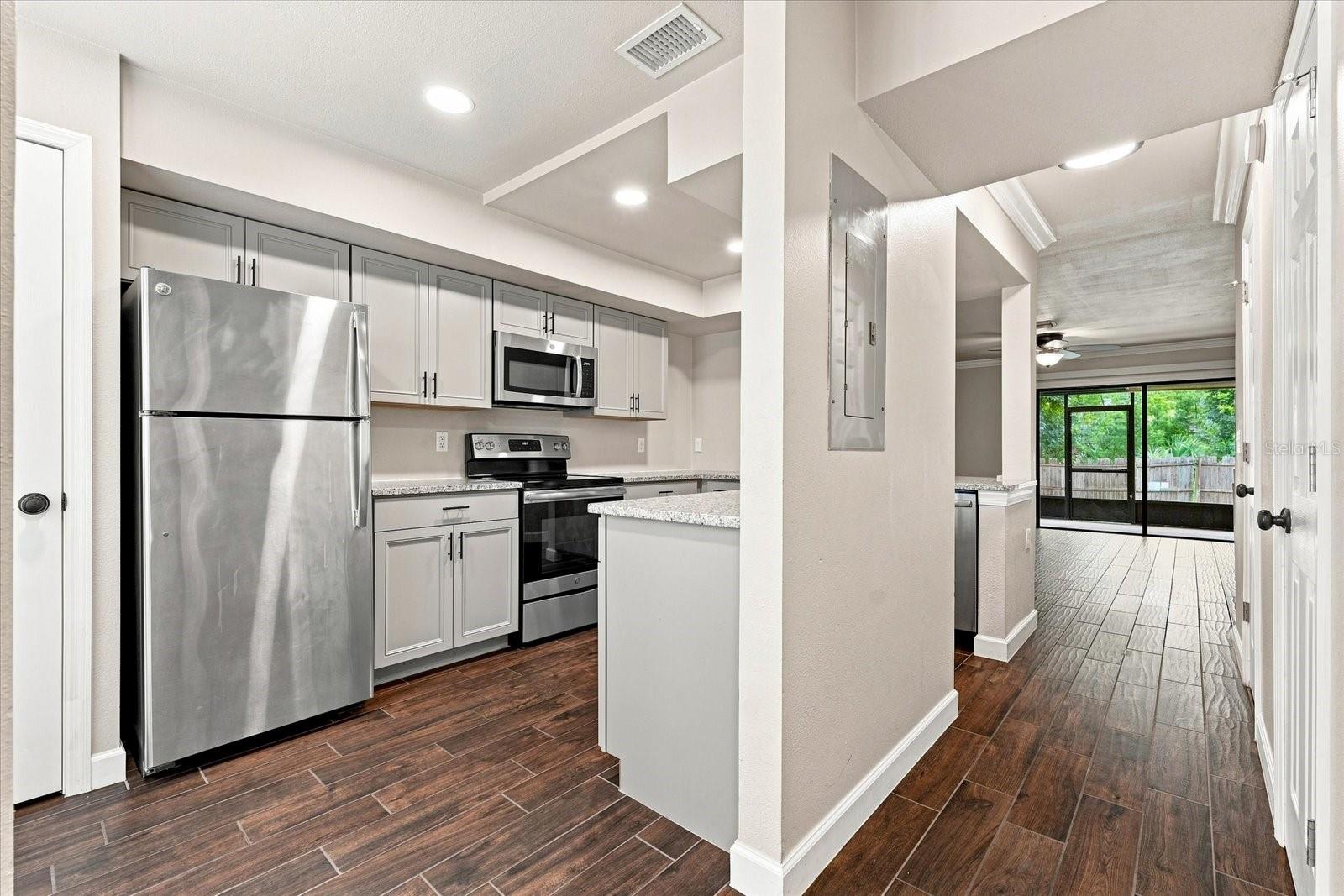 3324 LAUREL VIEW DR — photo 8