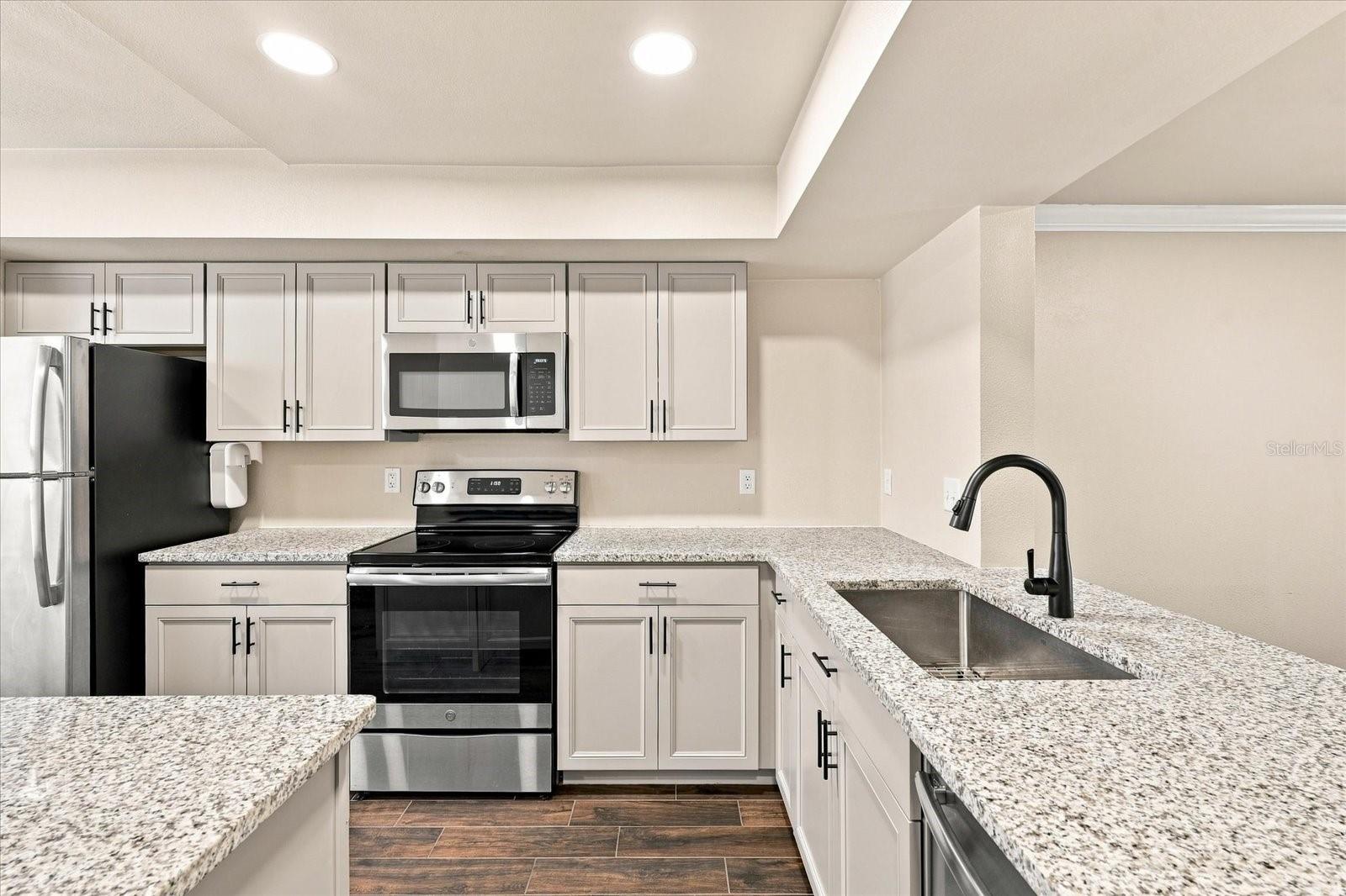 3324 LAUREL VIEW DR — photo 7