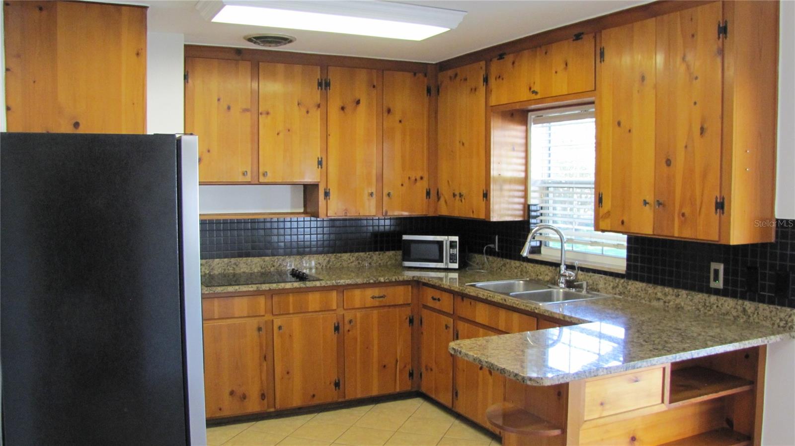 1803 W LOUISIANA AVE — photo 2