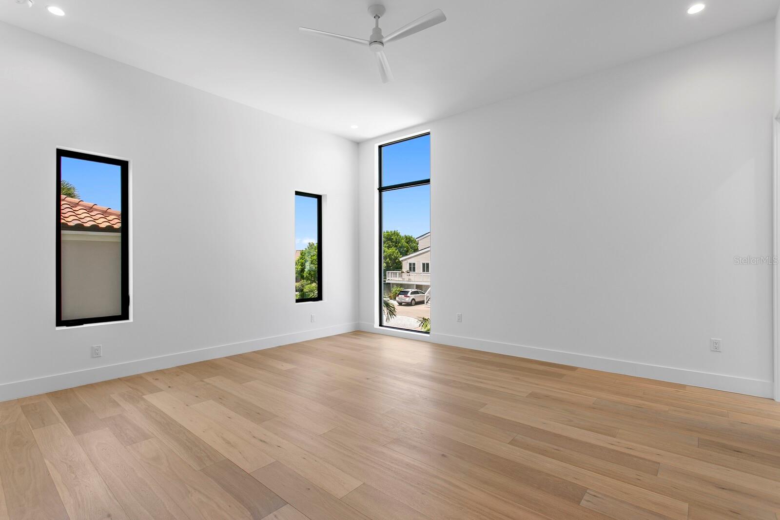 114 SANDS POINT DR — photo 29