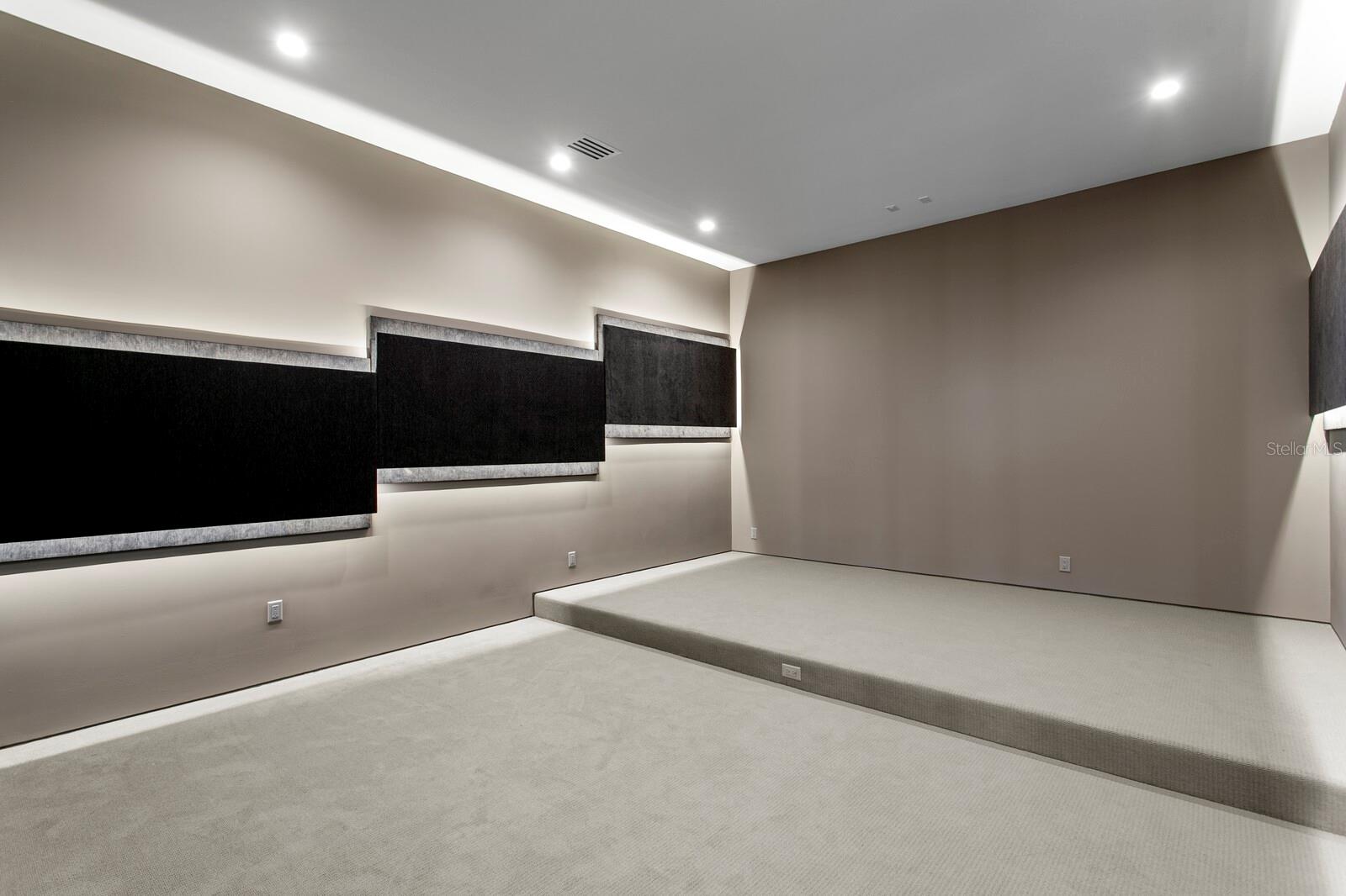 114 SANDS POINT DR — photo 22