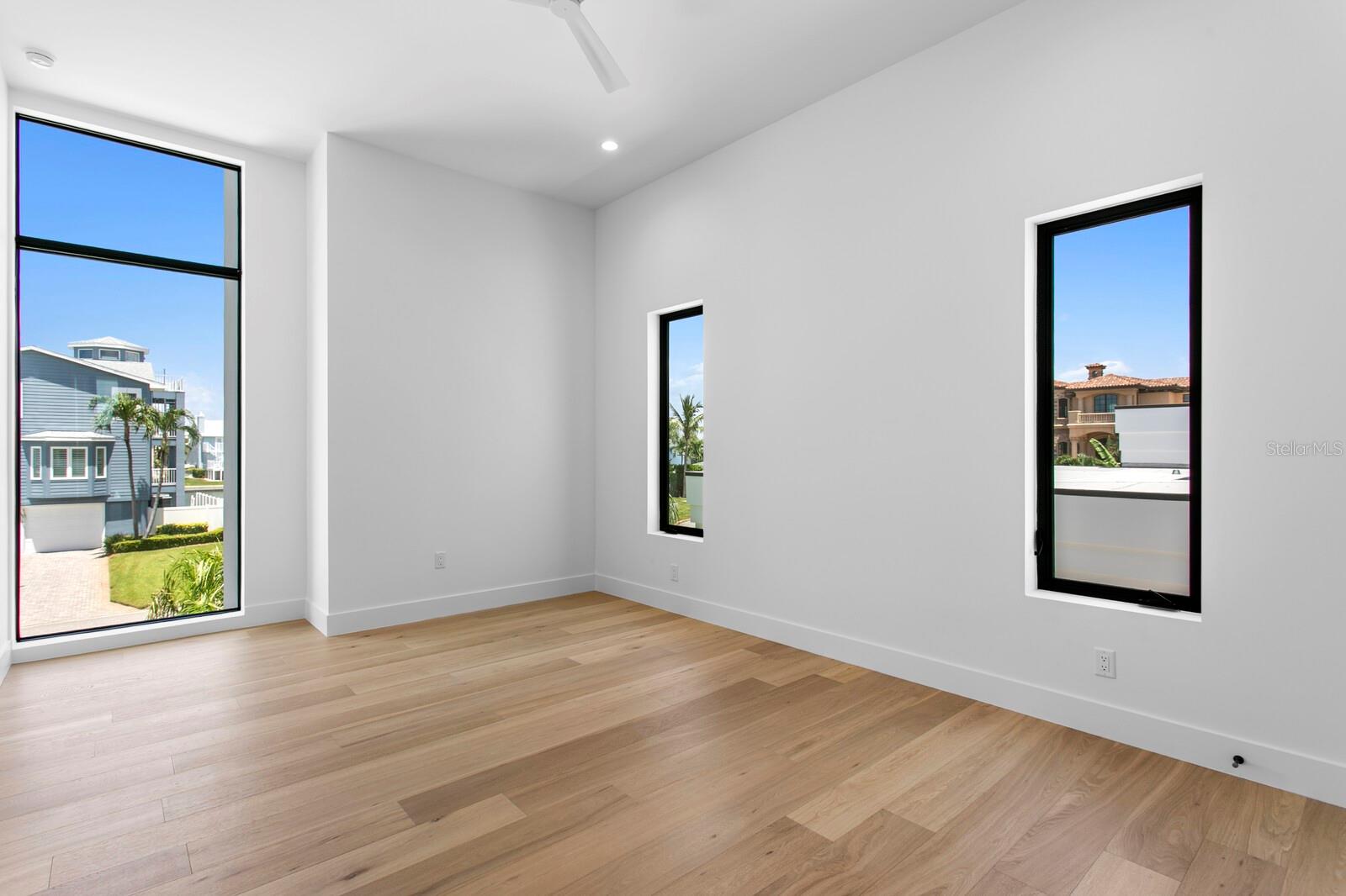 114 SANDS POINT DR — photo 24