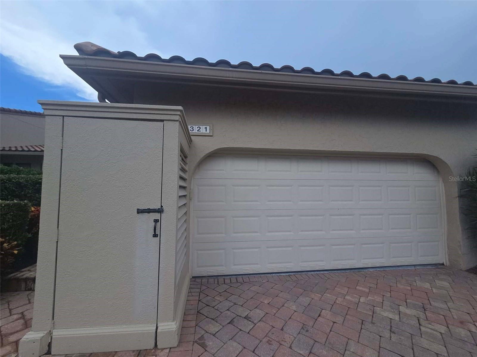 2321 HARBOUR OAKS DR — photo 2
