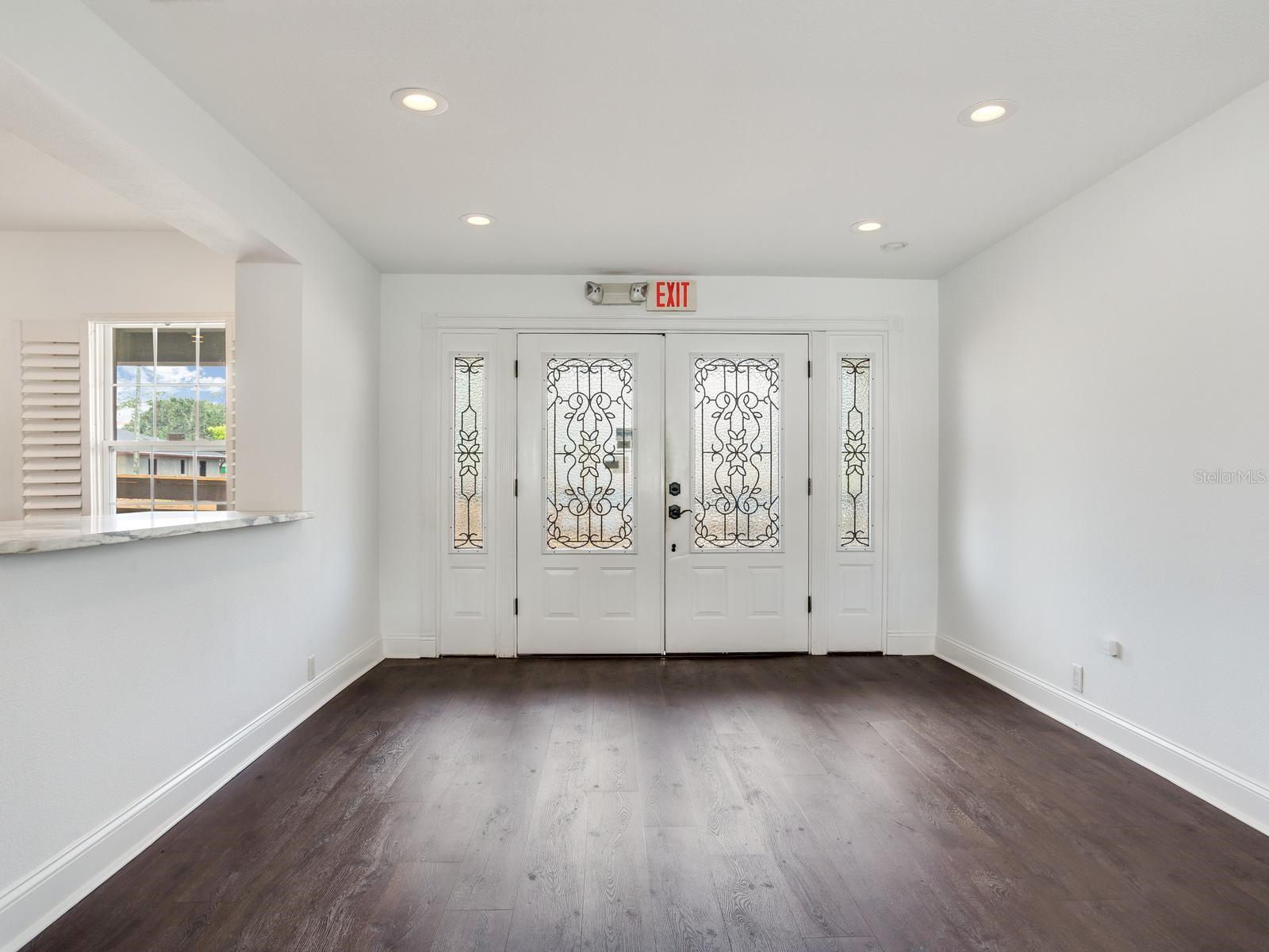 3710 W AZEELE ST — photo 8