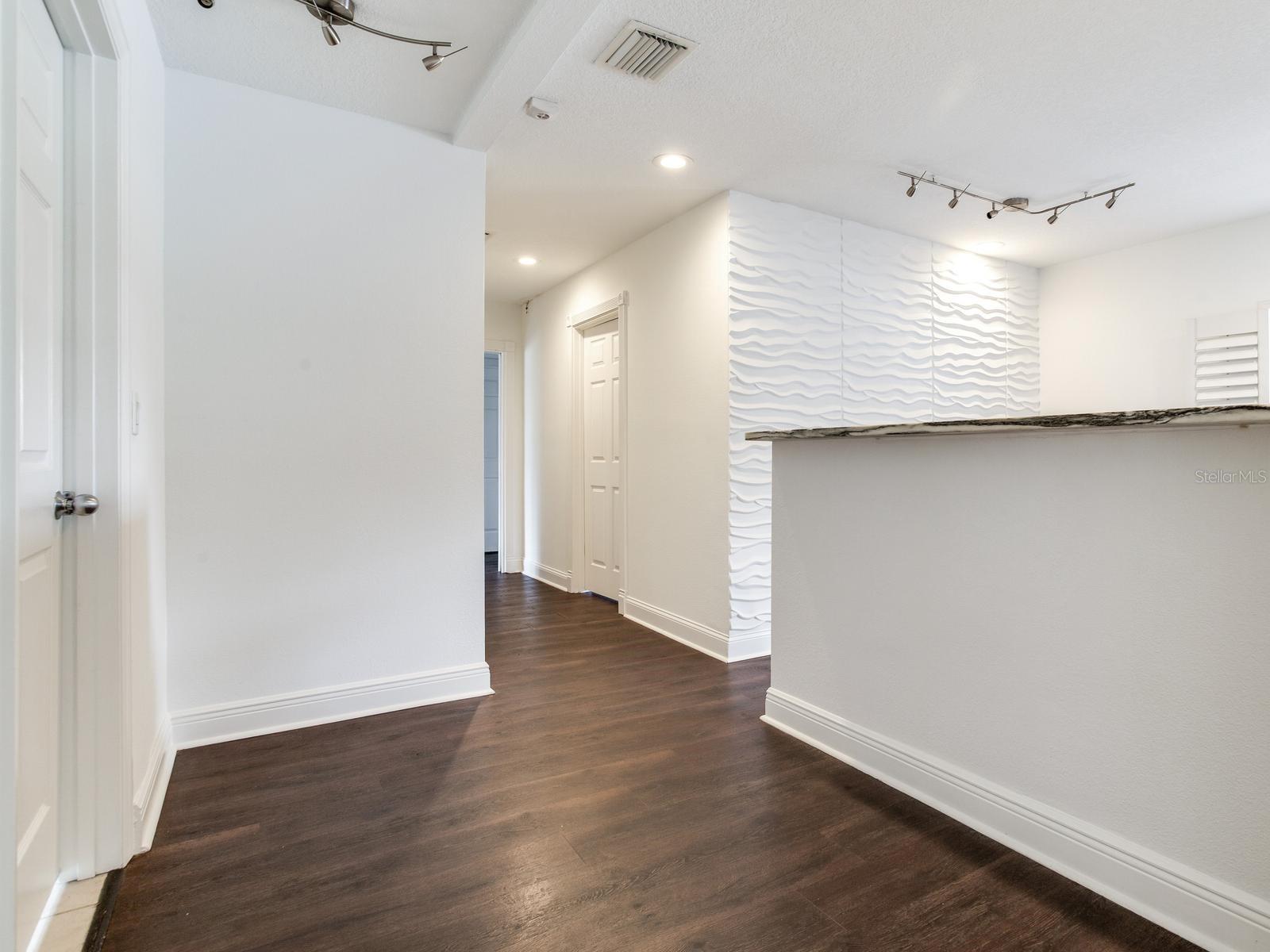 3710 W AZEELE ST — photo 9