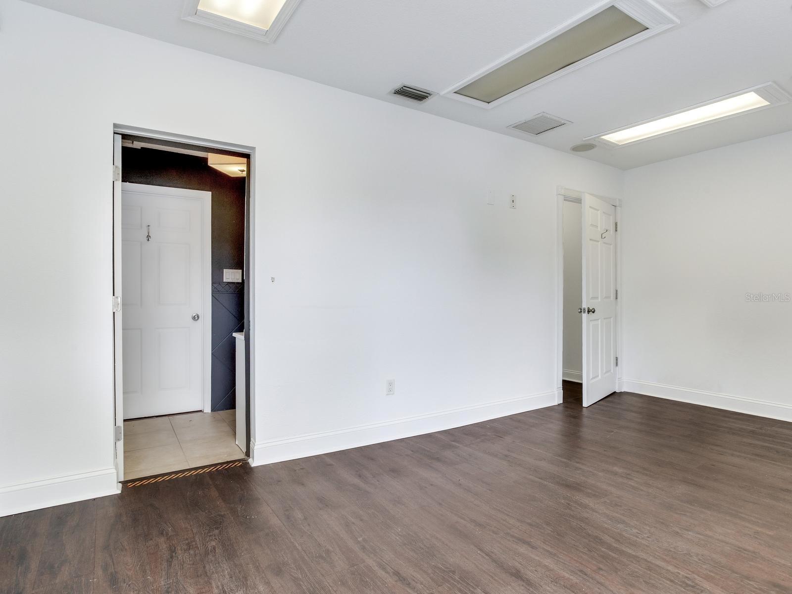 3710 W AZEELE ST — photo 17