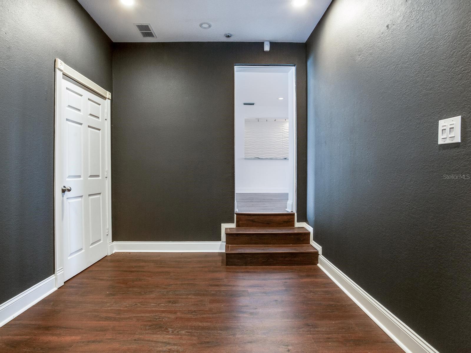 3710 W AZEELE ST — photo 12