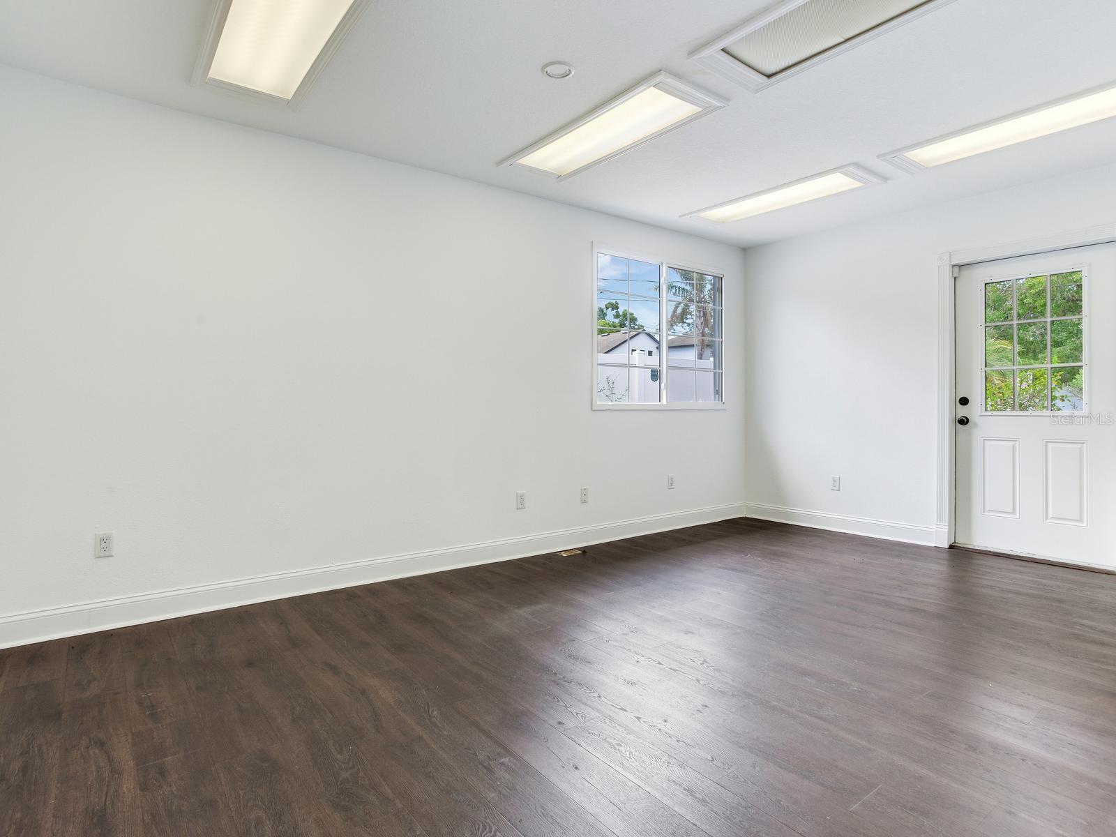 3710 W AZEELE ST — photo 13