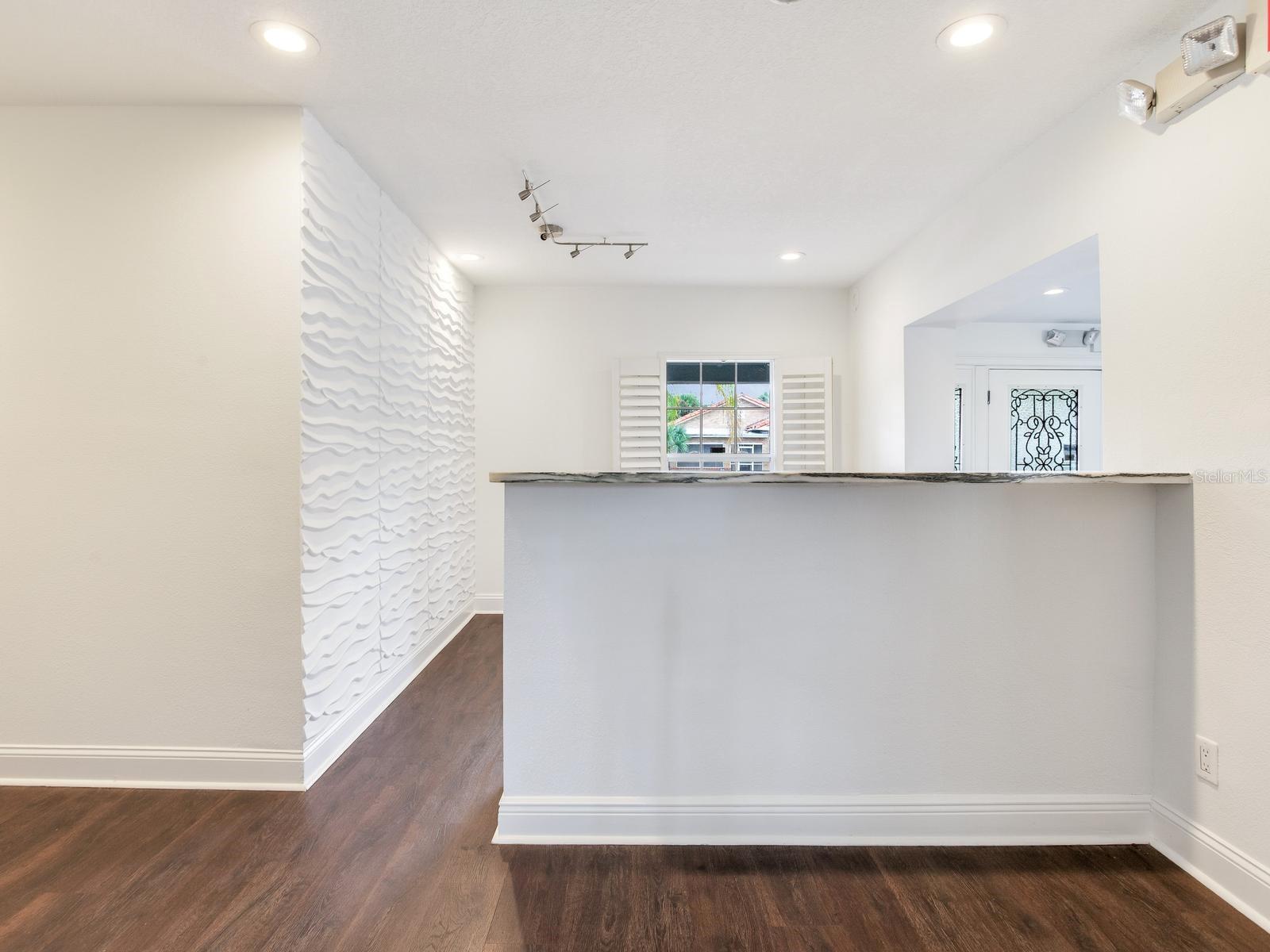 3710 W AZEELE ST — photo 15