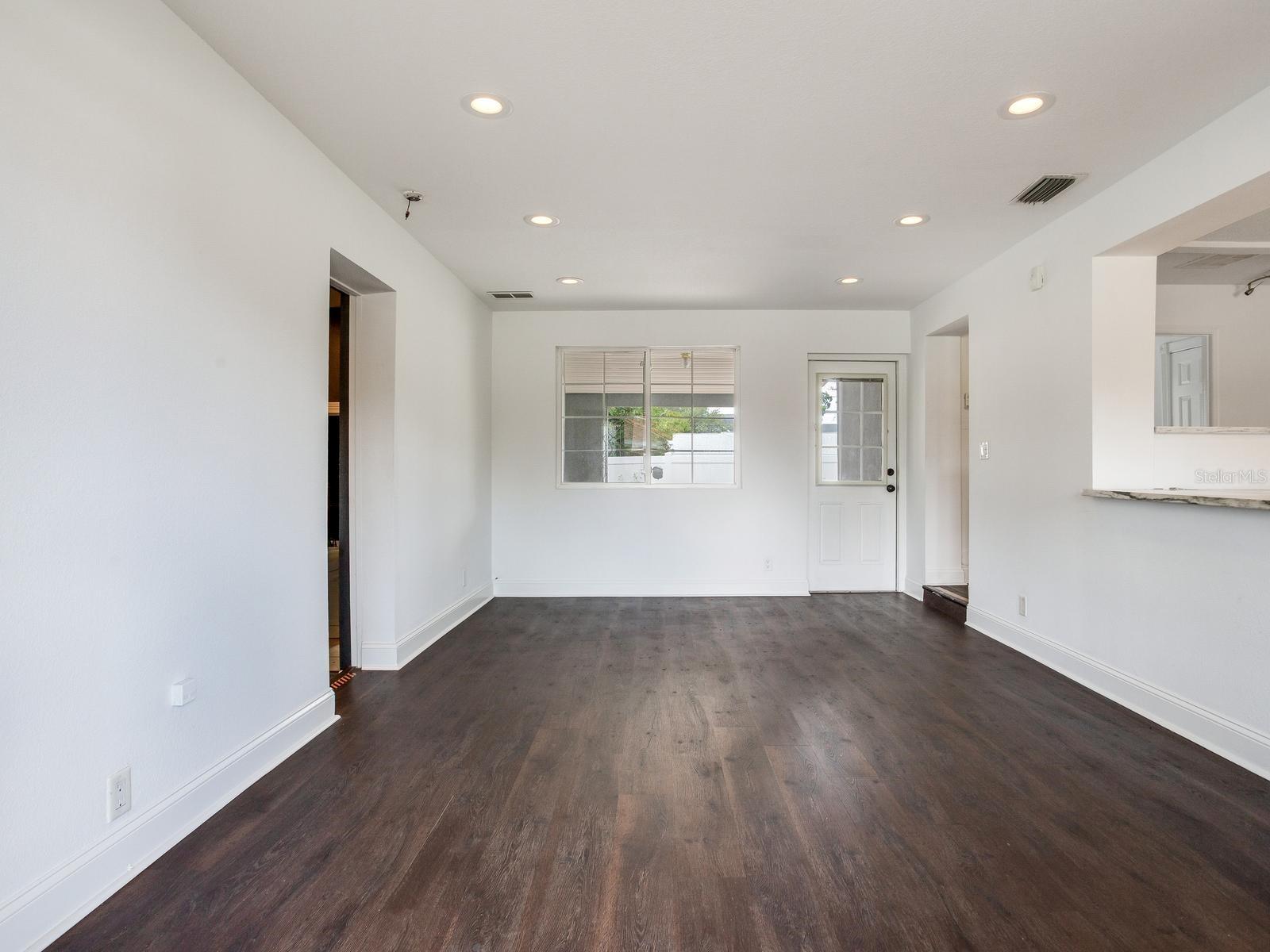 3710 W AZEELE ST — photo 10