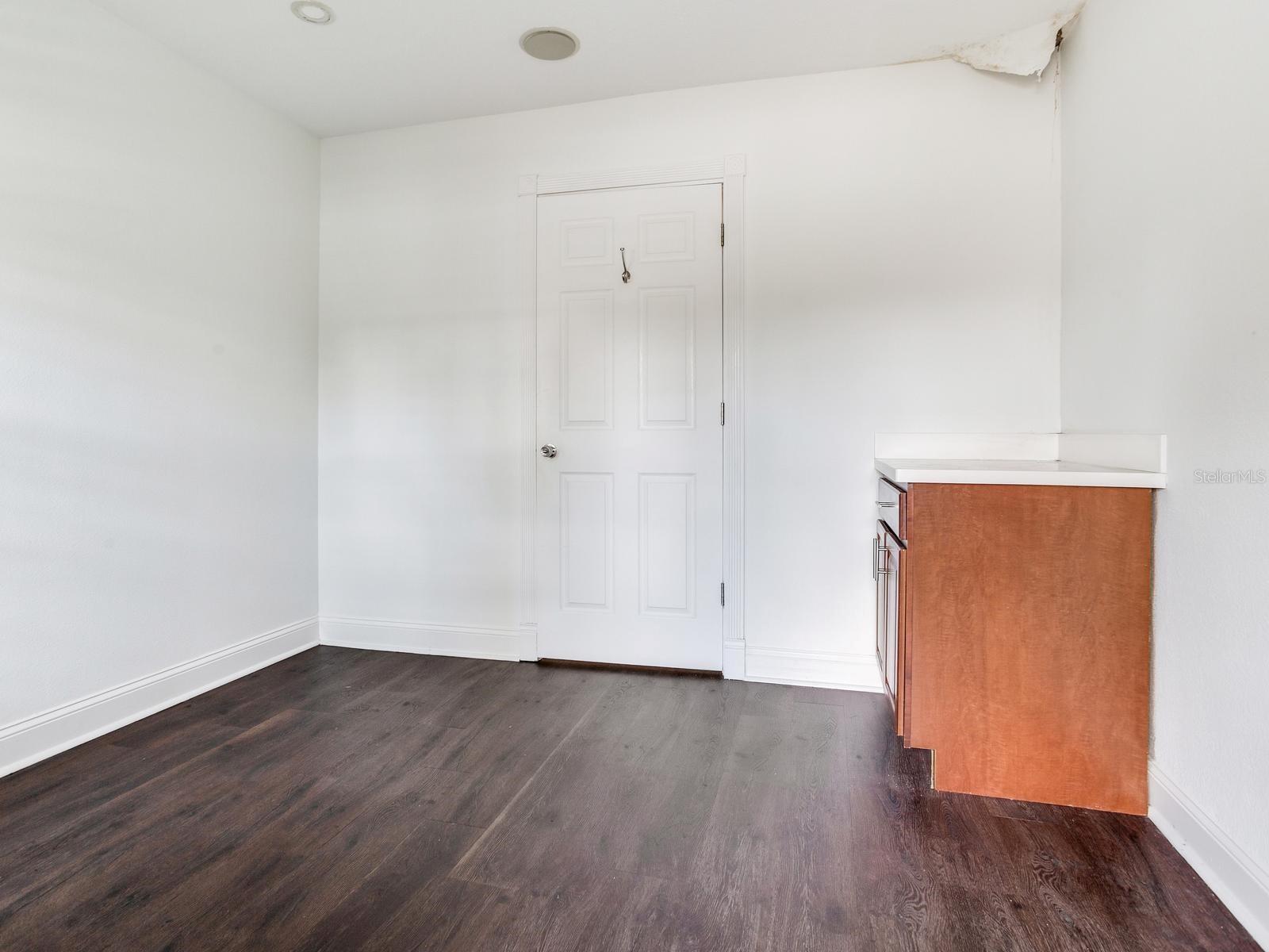 3710 W AZEELE ST — photo 19
