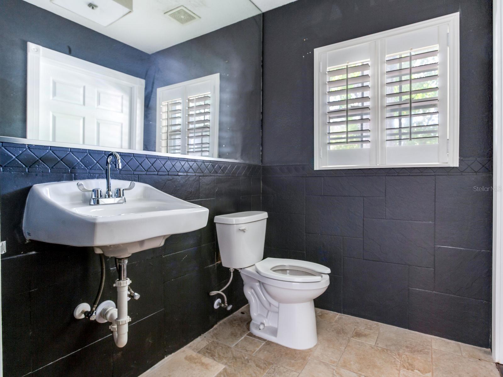 3710 W AZEELE ST — photo 23