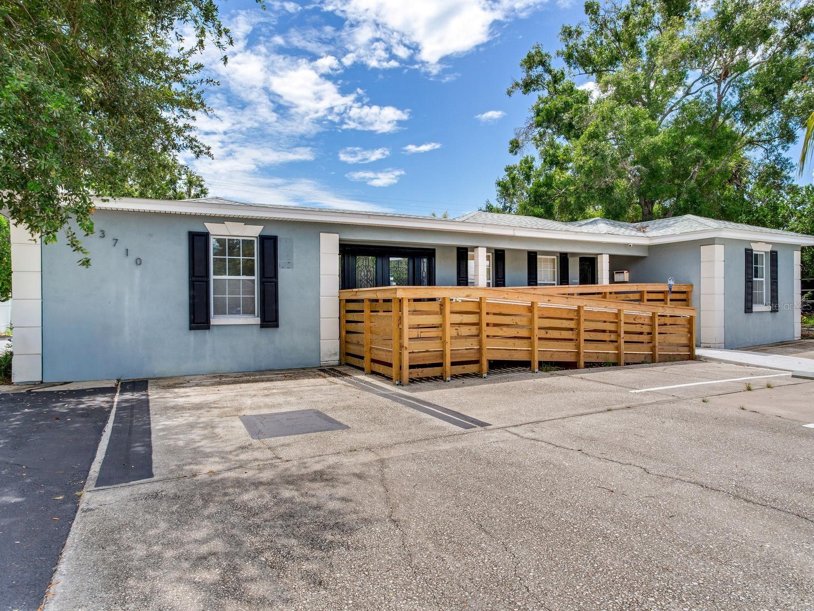 3710 W AZEELE ST — photo 4