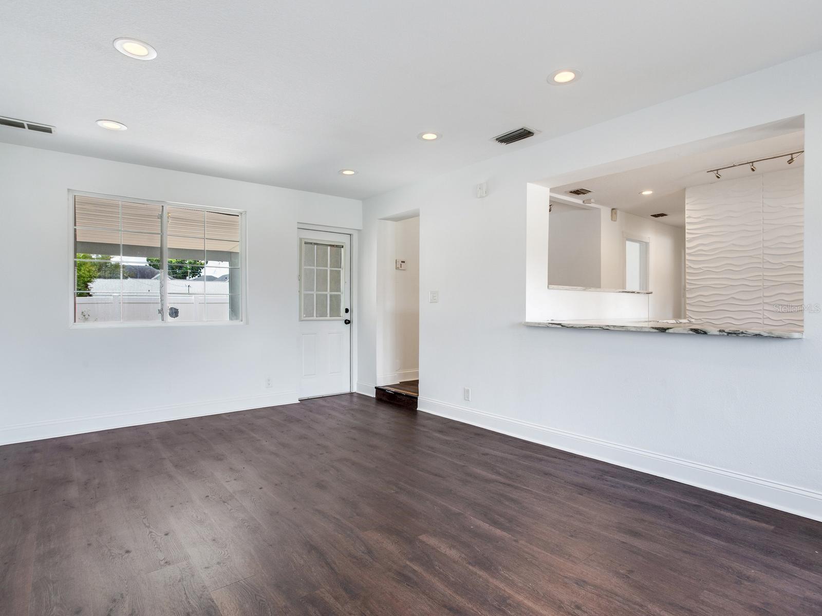 3710 W AZEELE ST — photo 11